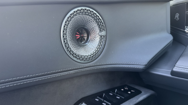 Lotus Eletre EDS 450 S 4WD | KEF Audio | HUD | 360 Camera — photo 24