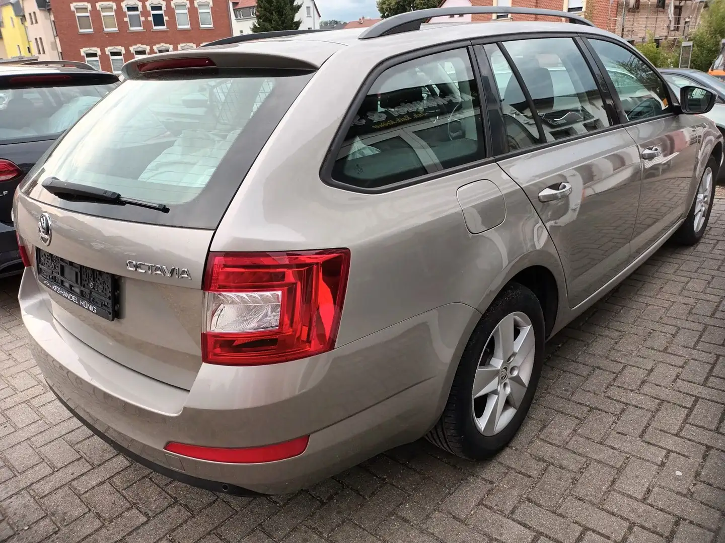 Skoda Octavia OCTAVIA COMBI 1.4 TSI AMBITION KLIMAAUT+SHZ+PDC! Beige - 2