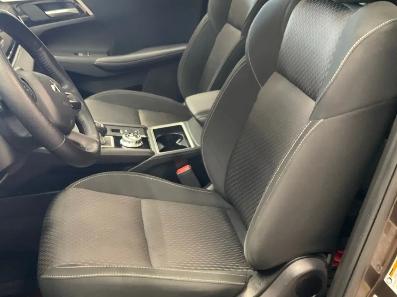 Mitsubishi Outlander снимка Mitsubishi Outlander