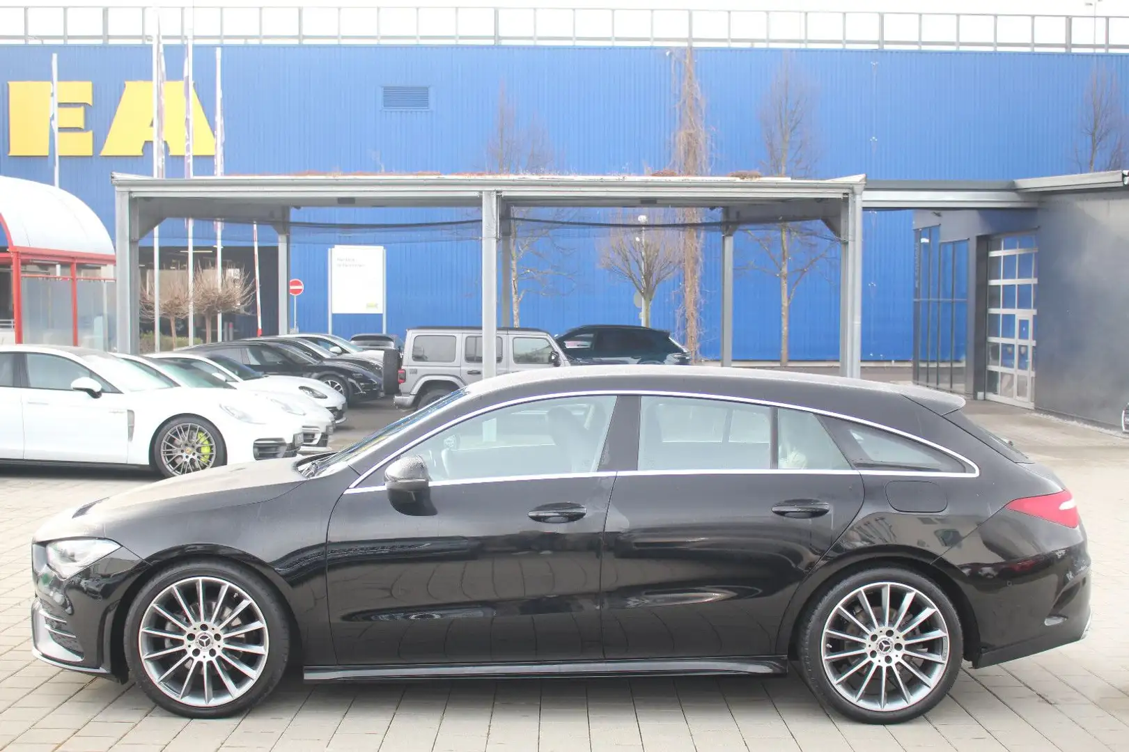 Mercedes-Benz CLA 200 d Shooting Brake *AMG LINE-ALU 19-MBUX* Schwarz - 2
