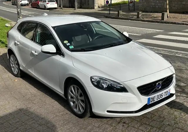 Volvo V40 D2 115ch Start&Stop Momentum SUIVI IRREPROCHABLE GARANTIE 12 MOIS