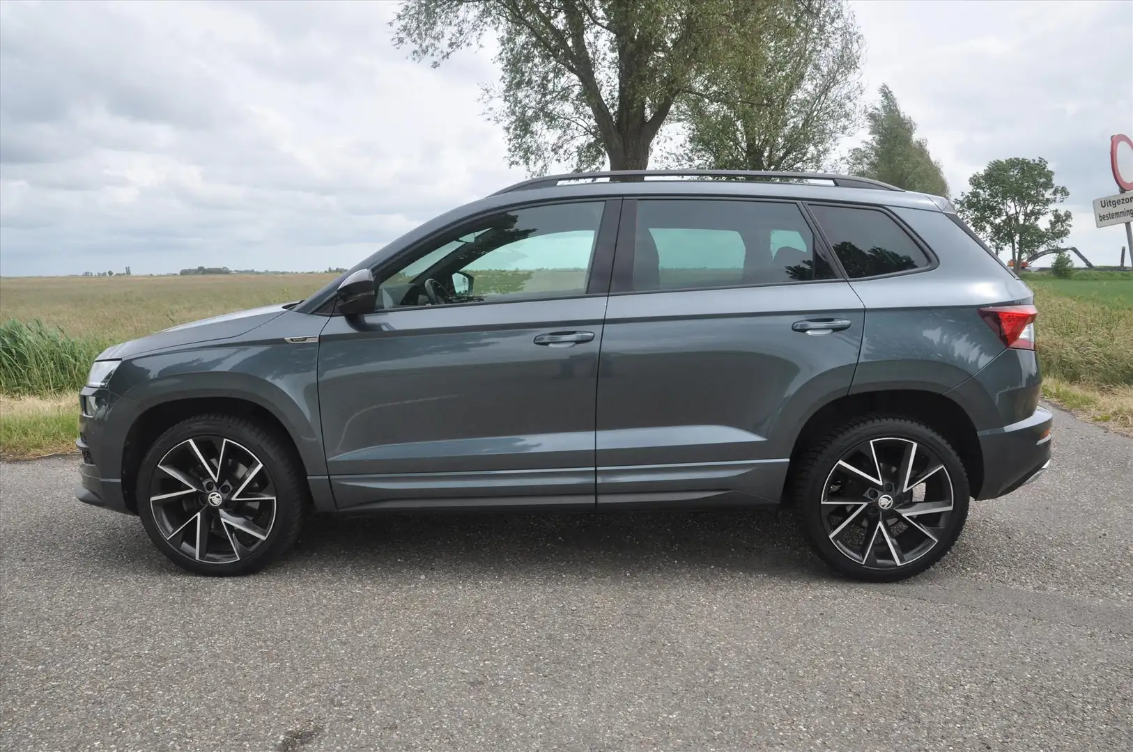 Skoda Karoq 1.5 TSI Sportline Automaat Grijs - 2