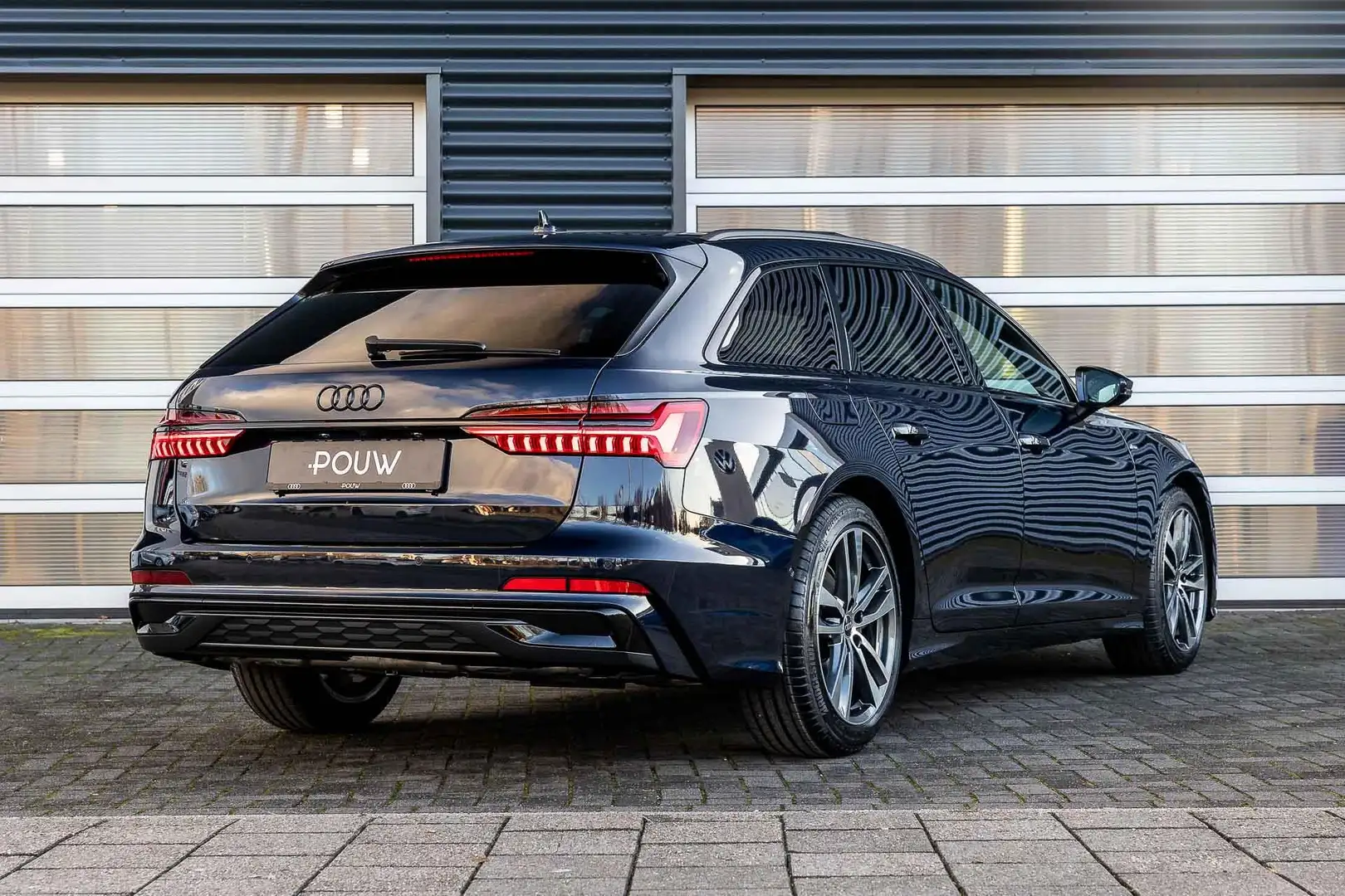 Audi A6 Avant 40 TFSI 204pk S edition Competition | Panora Blauw - 2
