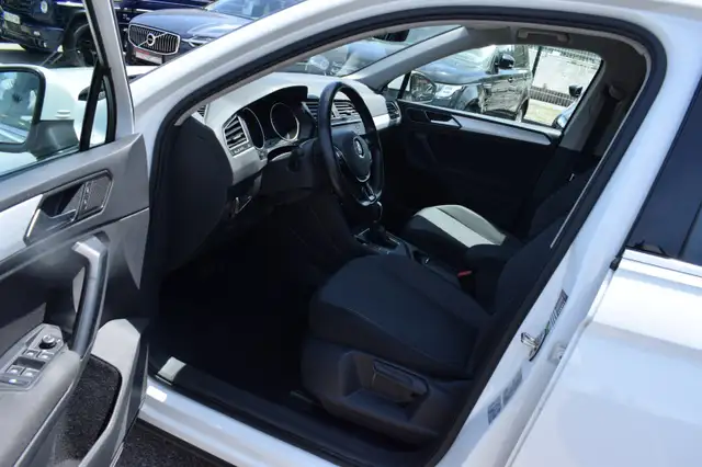 Volkswagen Tiguan view 12