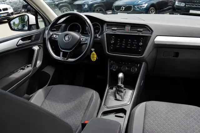 Volkswagen Tiguan view 2
