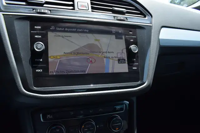 Volkswagen Tiguan view 3