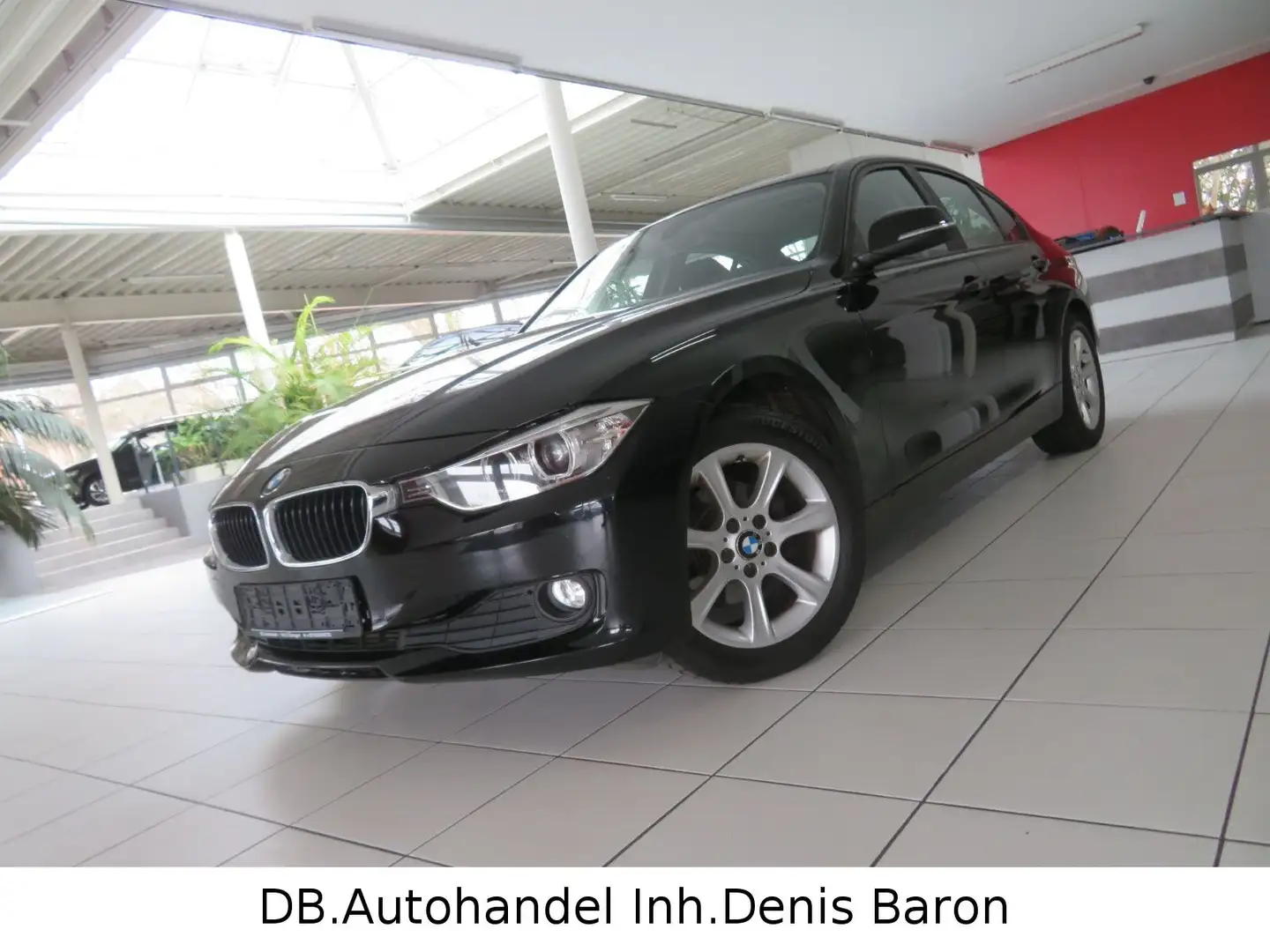 BMW 318 d Lim Navi Xenon PDC SHZ ALU Negro - 1
