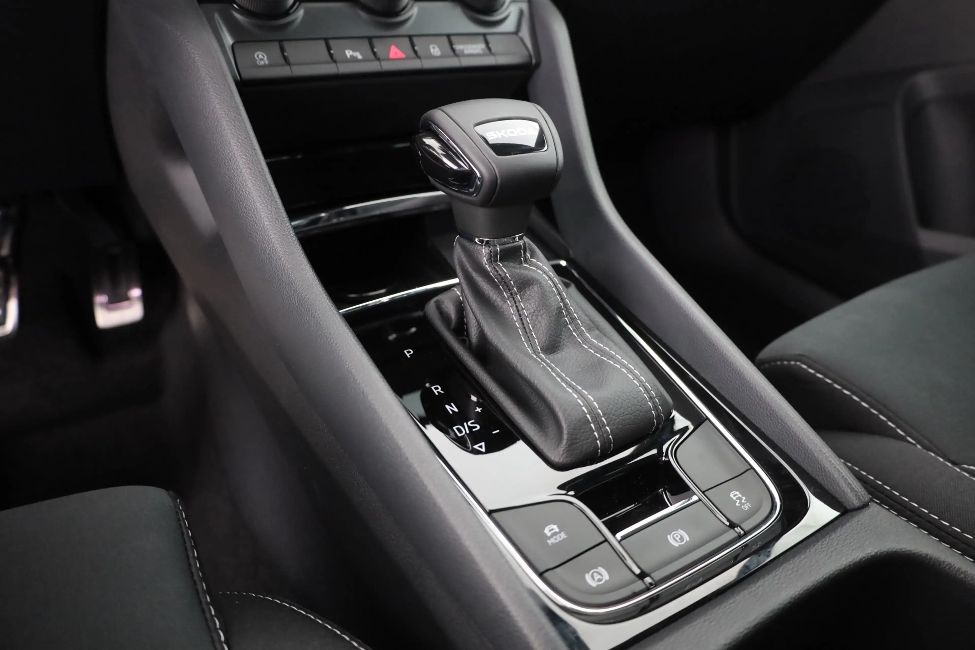 Skoda Karoq Sportline 1.5 TSI DSG Matrix ACC AHK Navi — photo 14