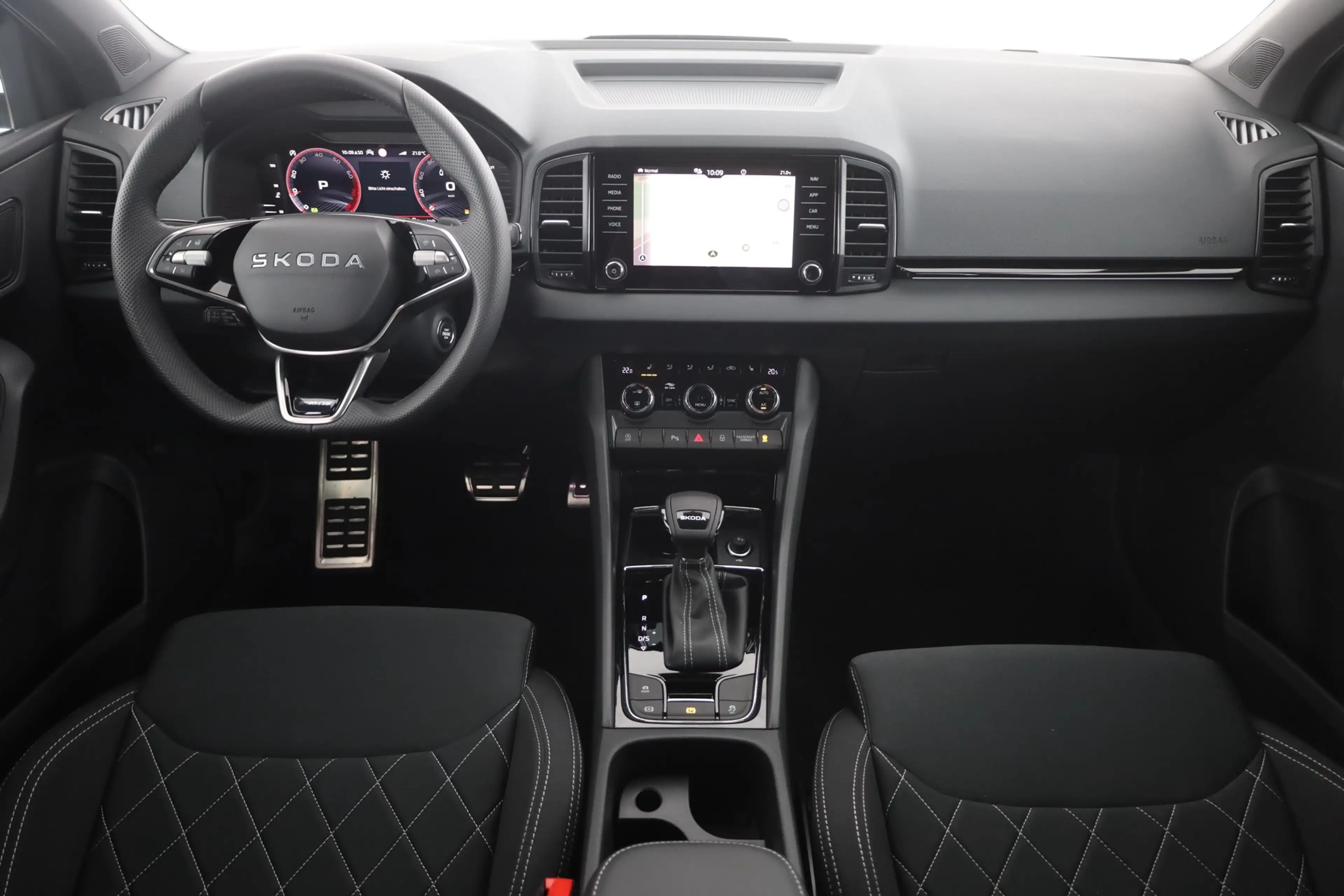 Skoda Karoq Sportline 1.5 TSI DSG Matrix ACC AHK Navi — photo 9