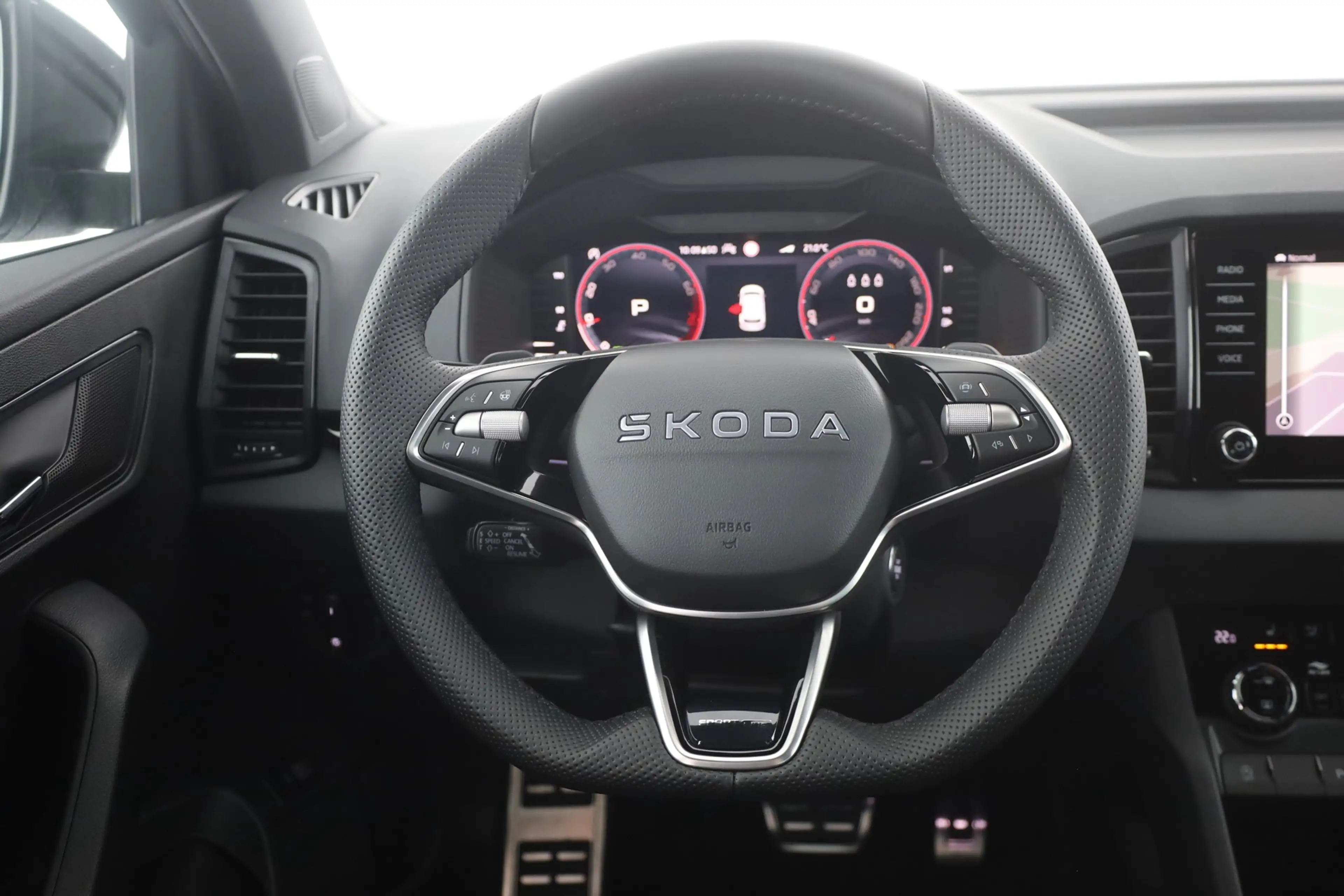 Skoda Karoq Sportline 1.5 TSI DSG Matrix ACC AHK Navi — photo 15