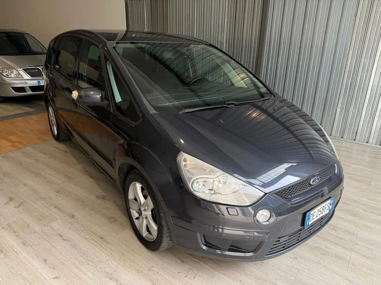 Ford S-Max 2.0 tdci Titanium dpf - 1