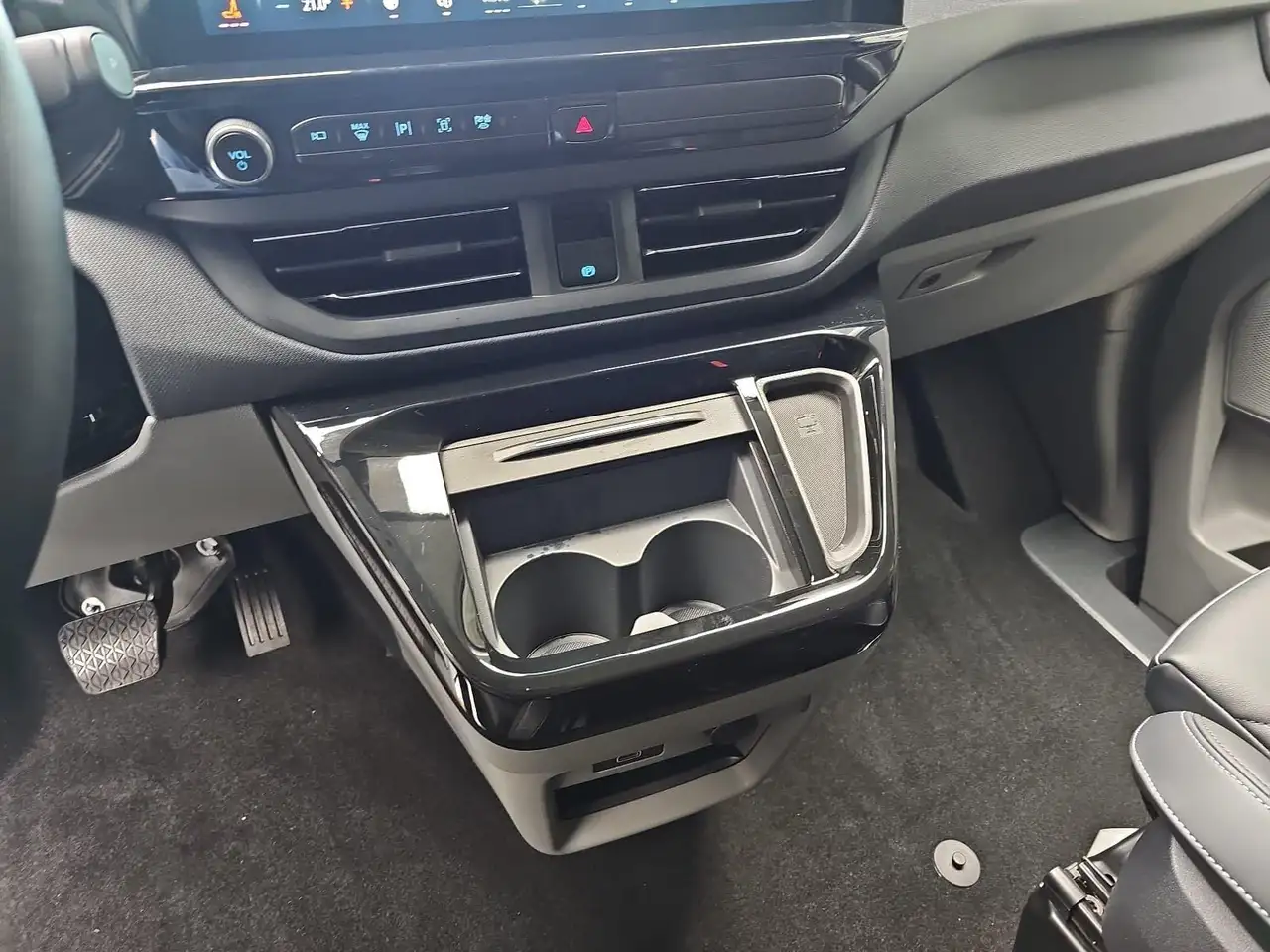 Ford Tourneo Custom TOURNEO CUSTOM 2.0 ECOBLUE AUTO. L1 TITANIUM X NAV 13