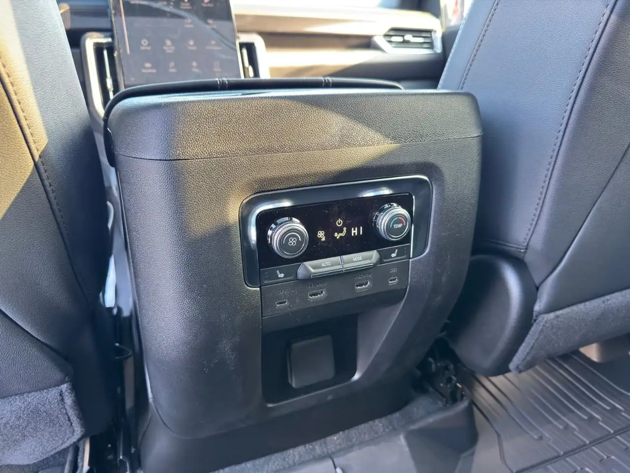 GMC Yukon снимка GMC Yukon