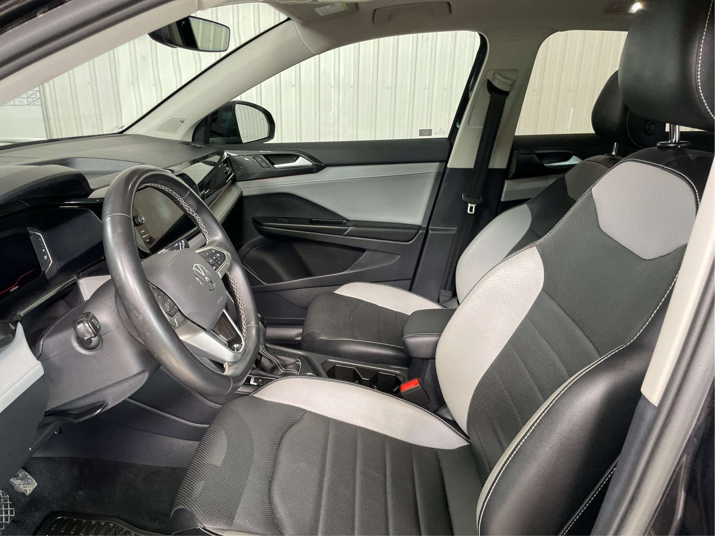 2022 Volkswagen Taos HighlineAWD Cuir Toit Mags Sièges chauffants Camér — снимка 1