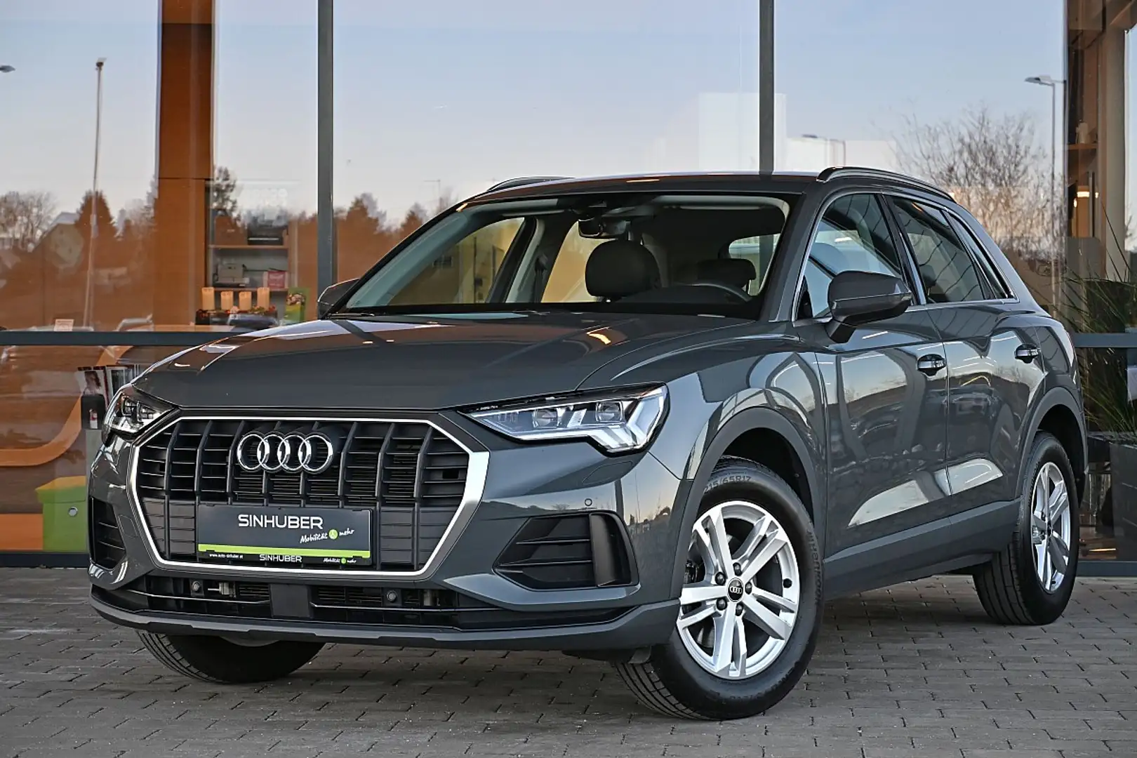 Audi Q3 35 TFSI intense S-tronic MatrixLED, NaviMMi+, V... Grau - 1