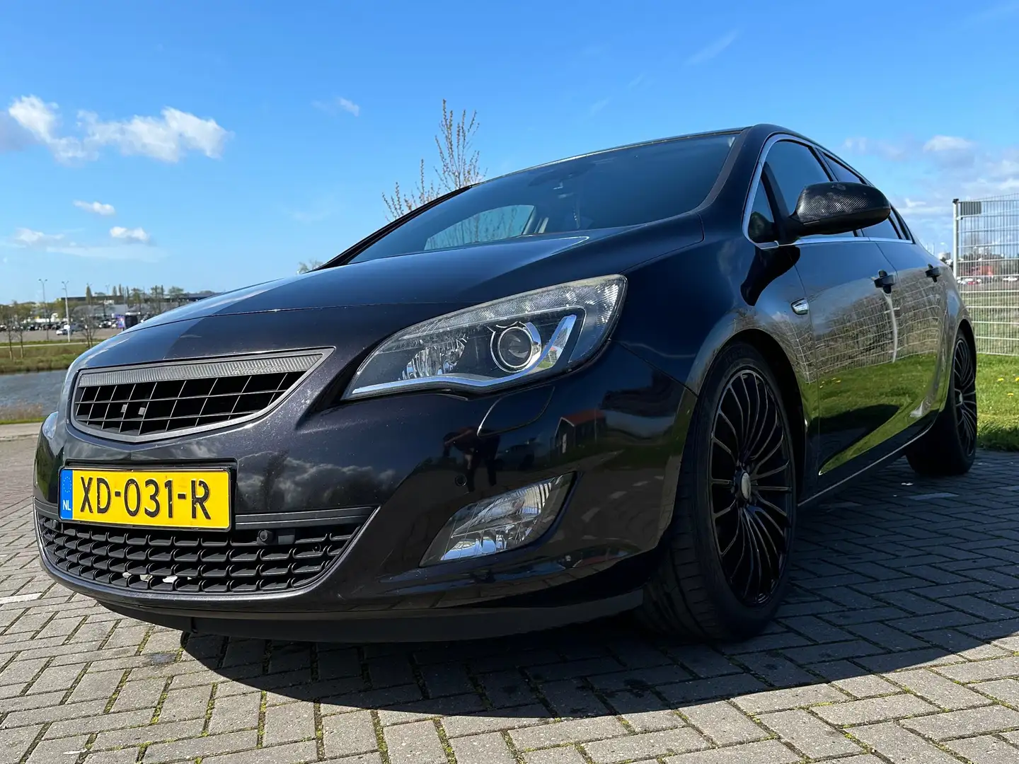 Opel Astra 1.6 Turbo Sport Schwarz - 2