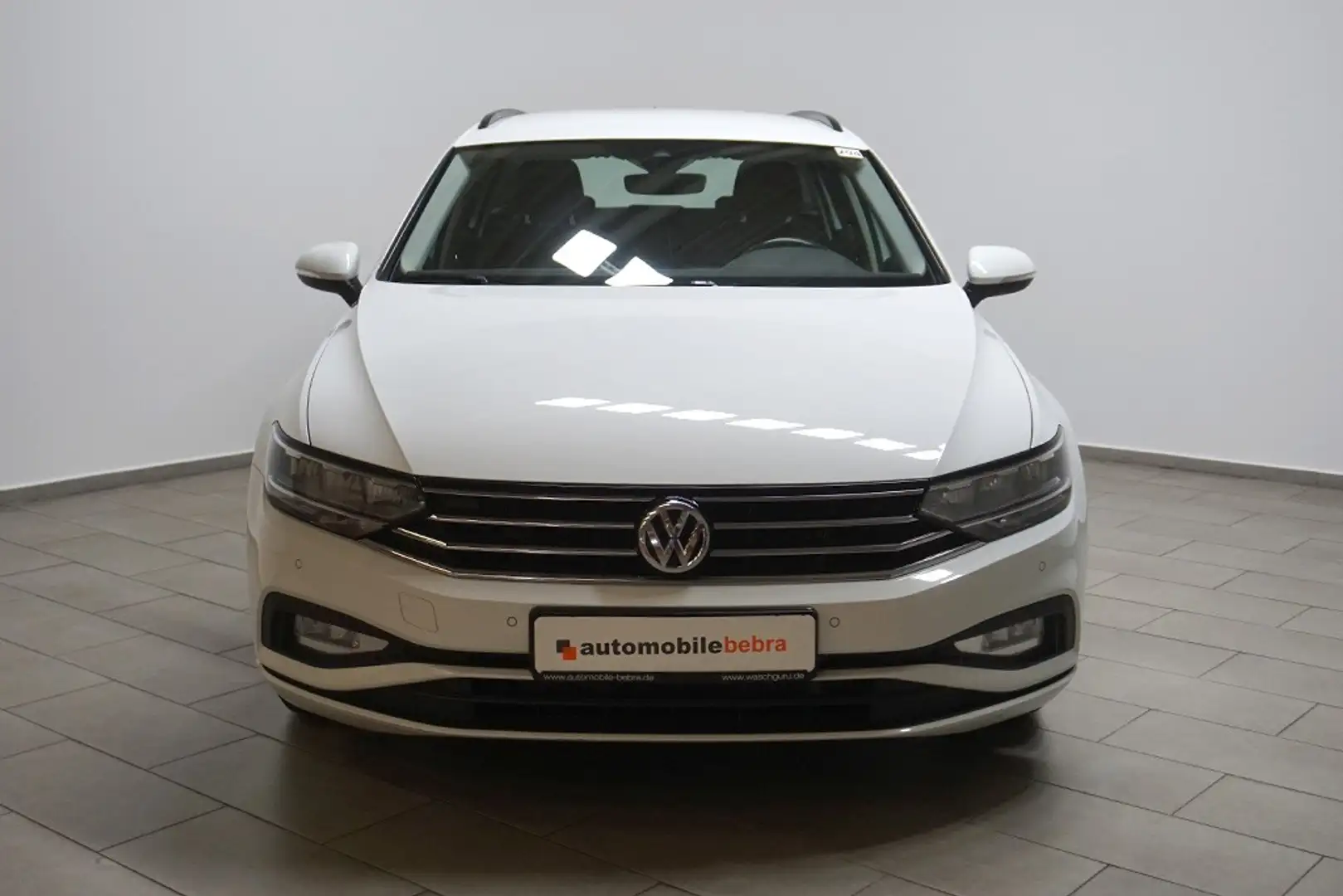 Volkswagen Passat 2.0TDI DSG Basic AHK Standhz SHZ Navi LED Weiß - 2