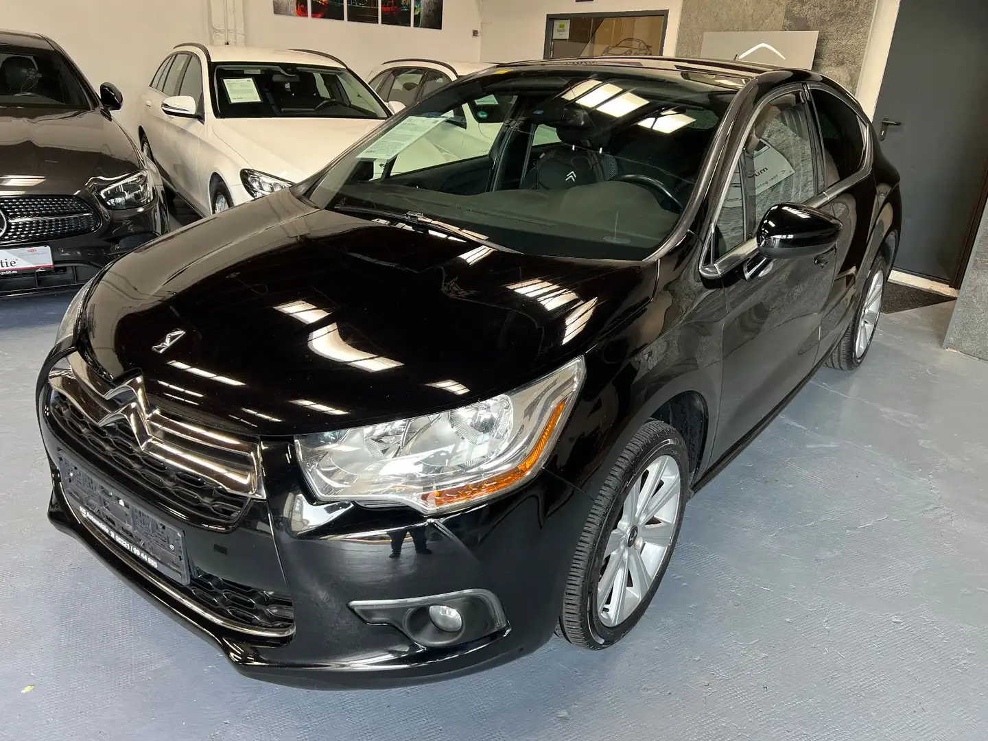 Citroen DS4 1,6 HDi Chic Schwarz - 2