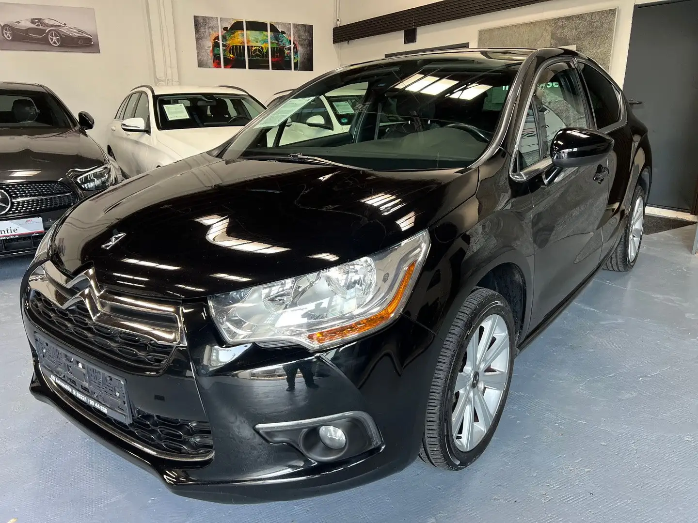 Citroen DS4 1,6 HDi Chic Schwarz - 1