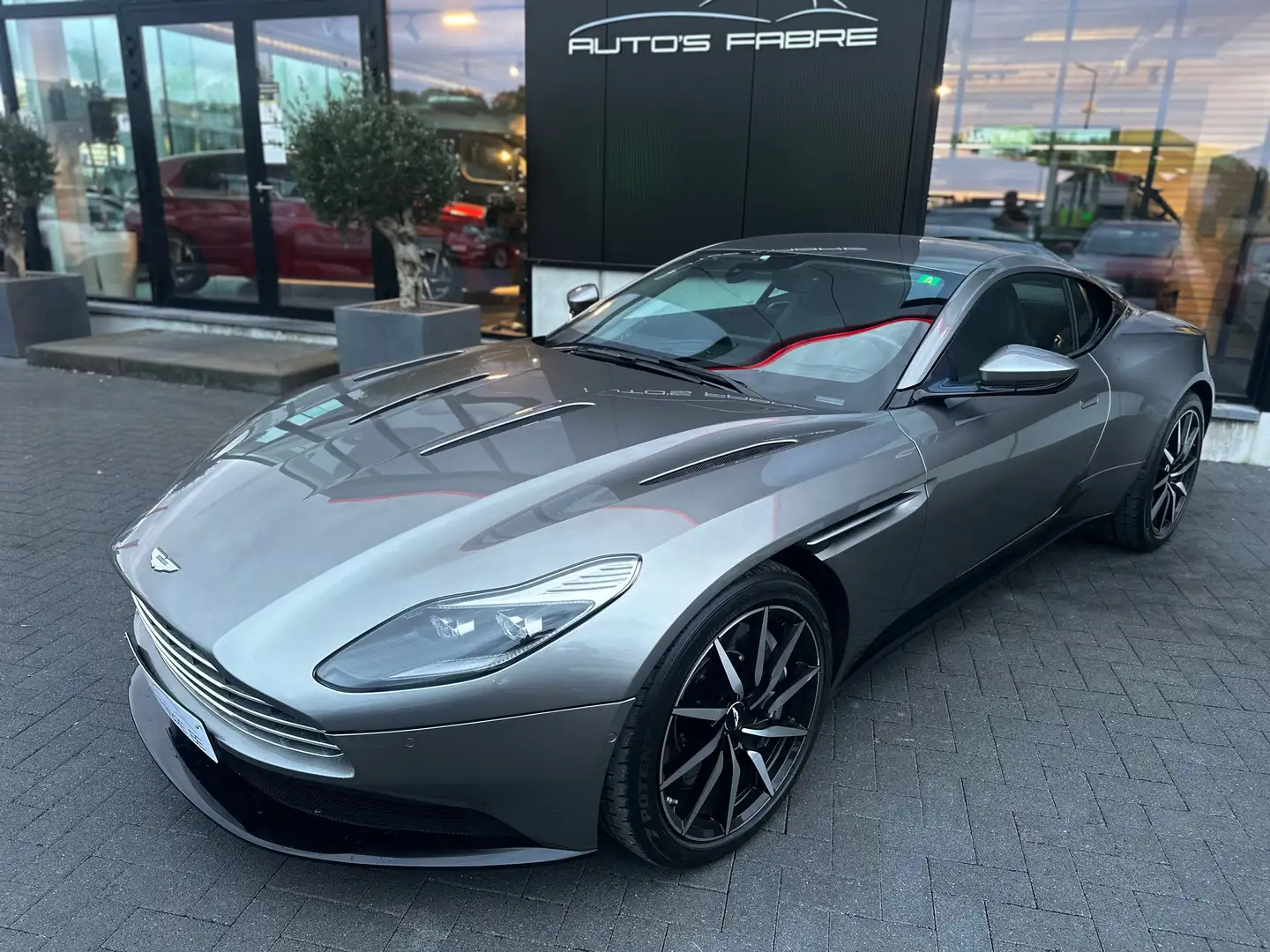 Aston Martin DB11 5.2 V12 BiTurbo Top configuration 59000km Grau - 1