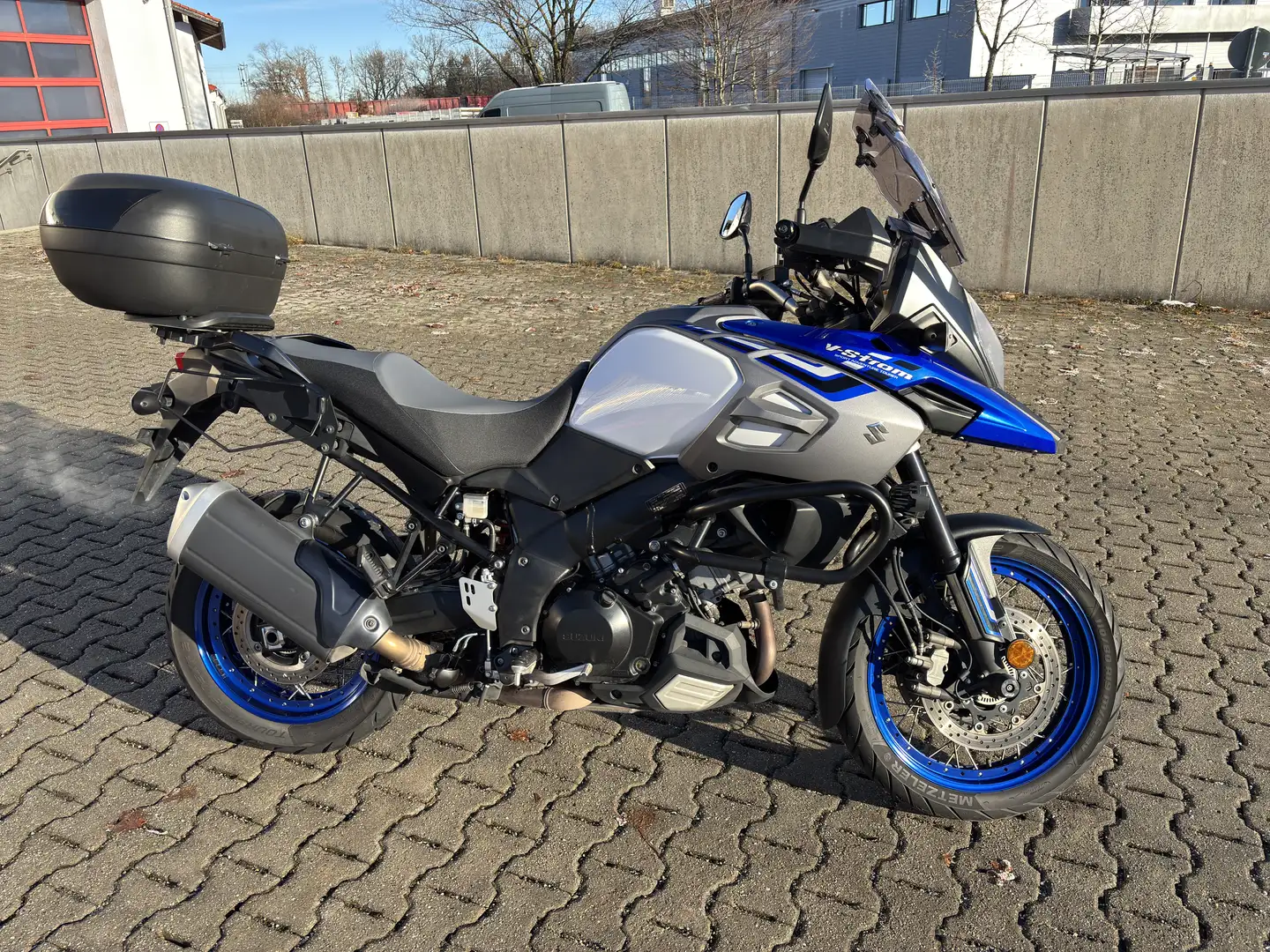 Suzuki V-Strom 1000 XT mit viel Zubehör Blauw - 1