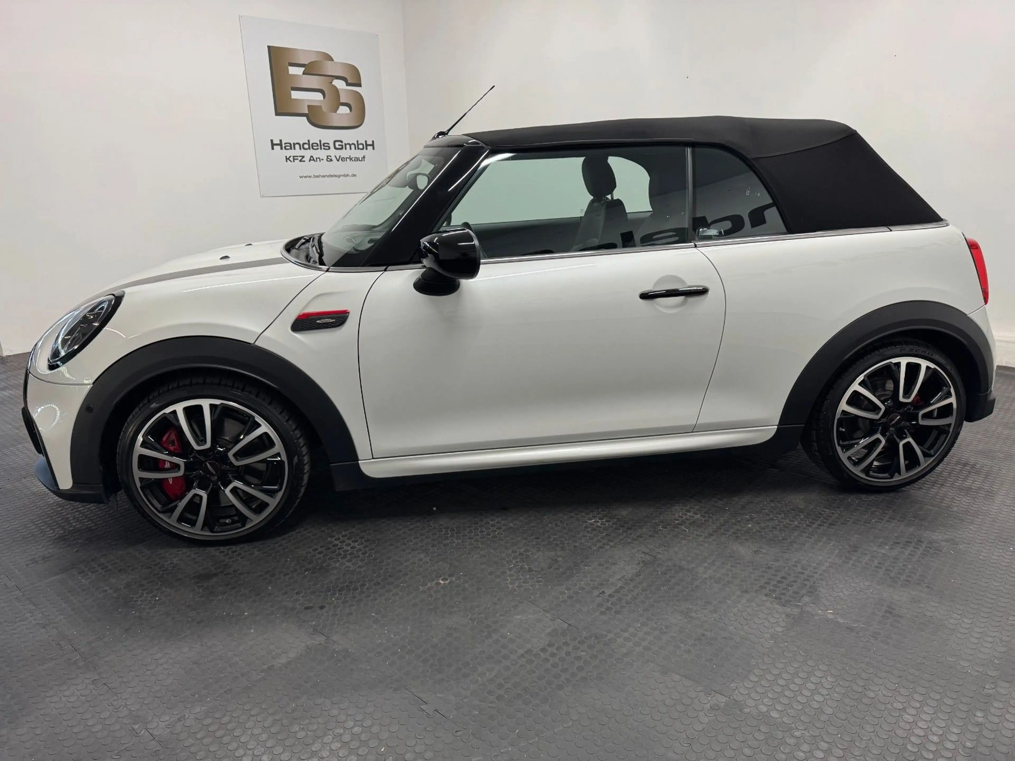 MINI John Cooper Works Cabrio JOHN_COOPER_WORKS Cabrio*HuD*H6K*KAMERA*LED* — photo 4