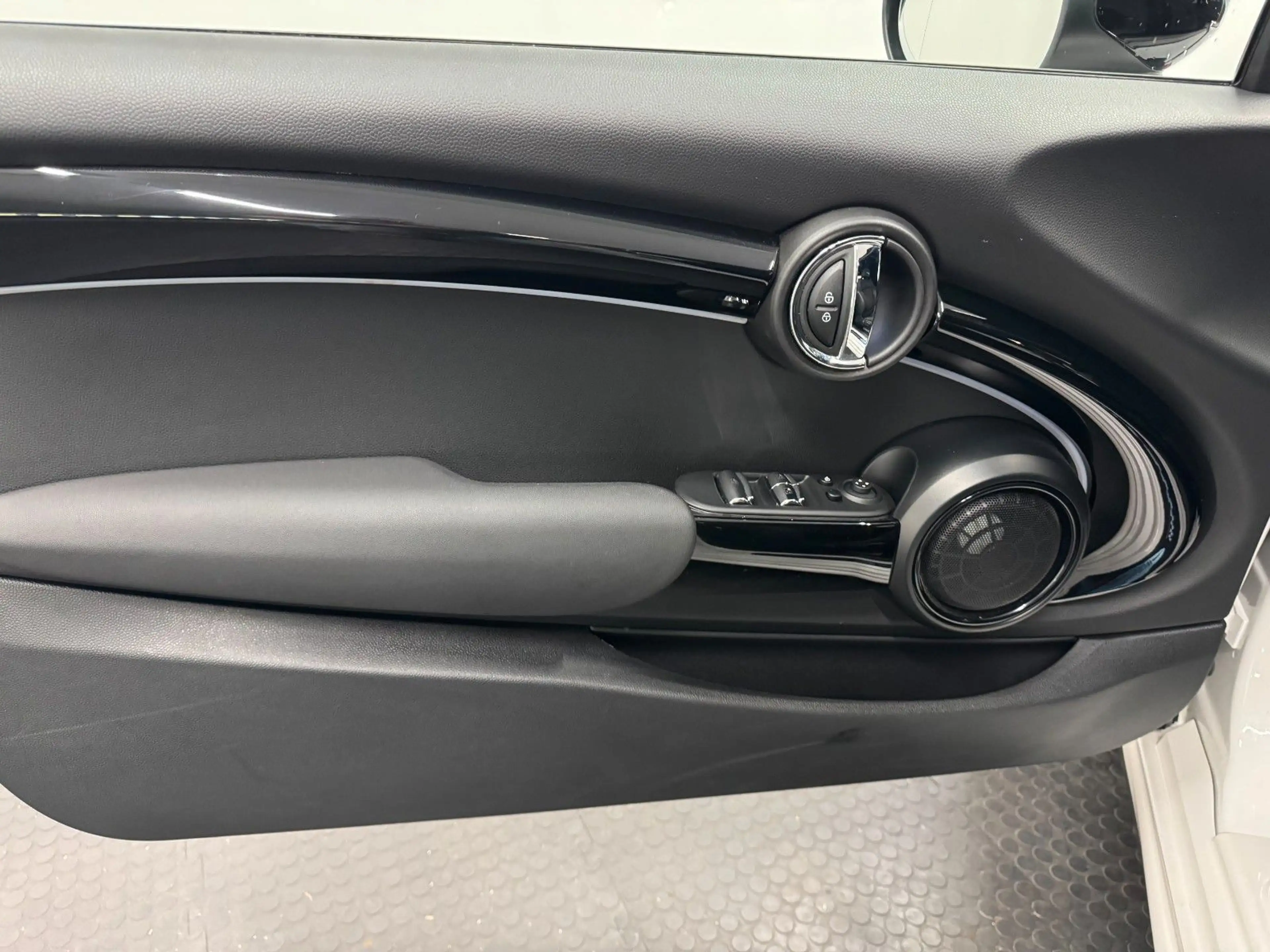 MINI John Cooper Works Cabrio JOHN_COOPER_WORKS Cabrio*HuD*H6K*KAMERA*LED* — photo 14