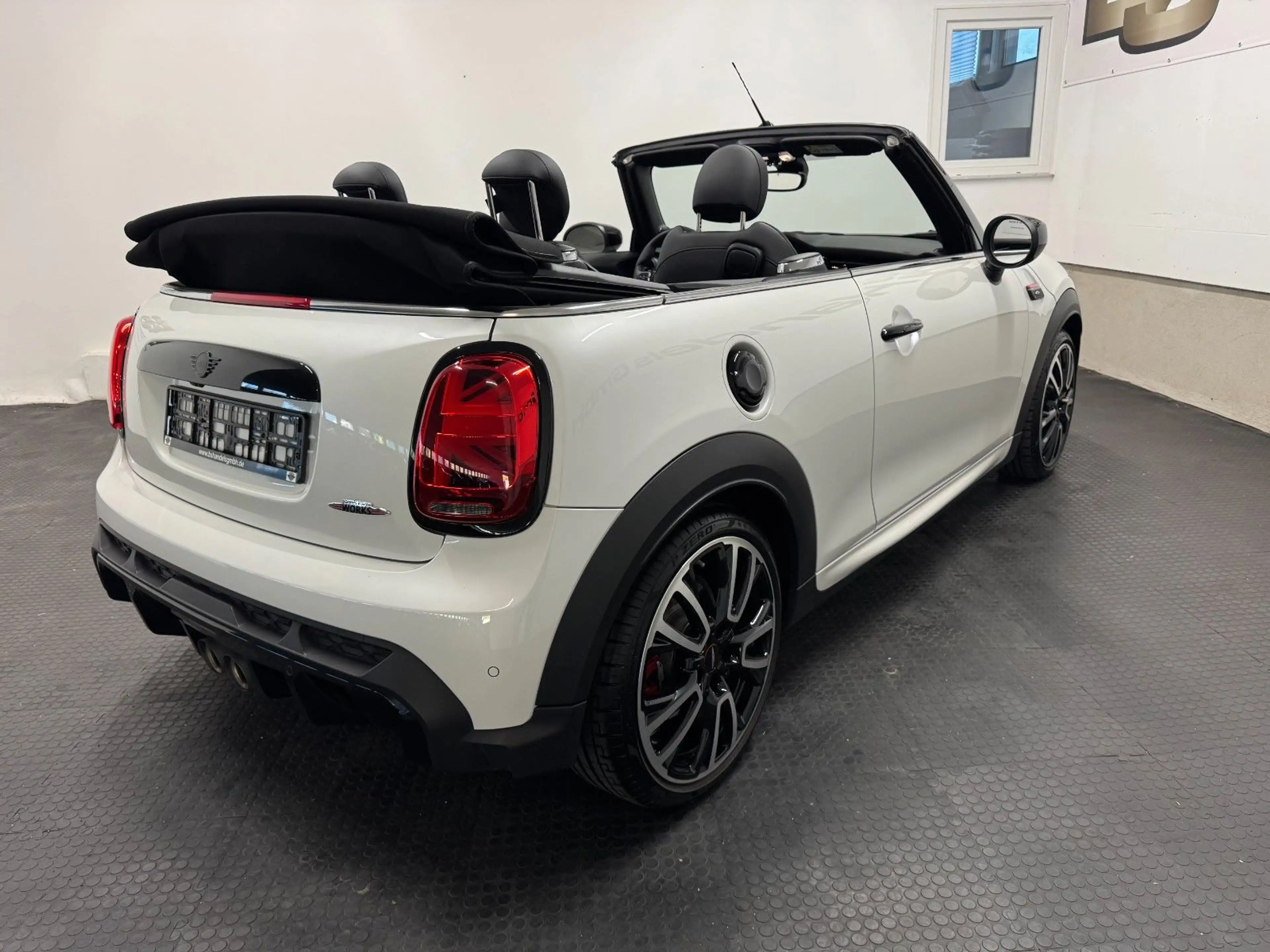MINI John Cooper Works Cabrio JOHN_COOPER_WORKS Cabrio*HuD*H6K*KAMERA*LED* — photo 10
