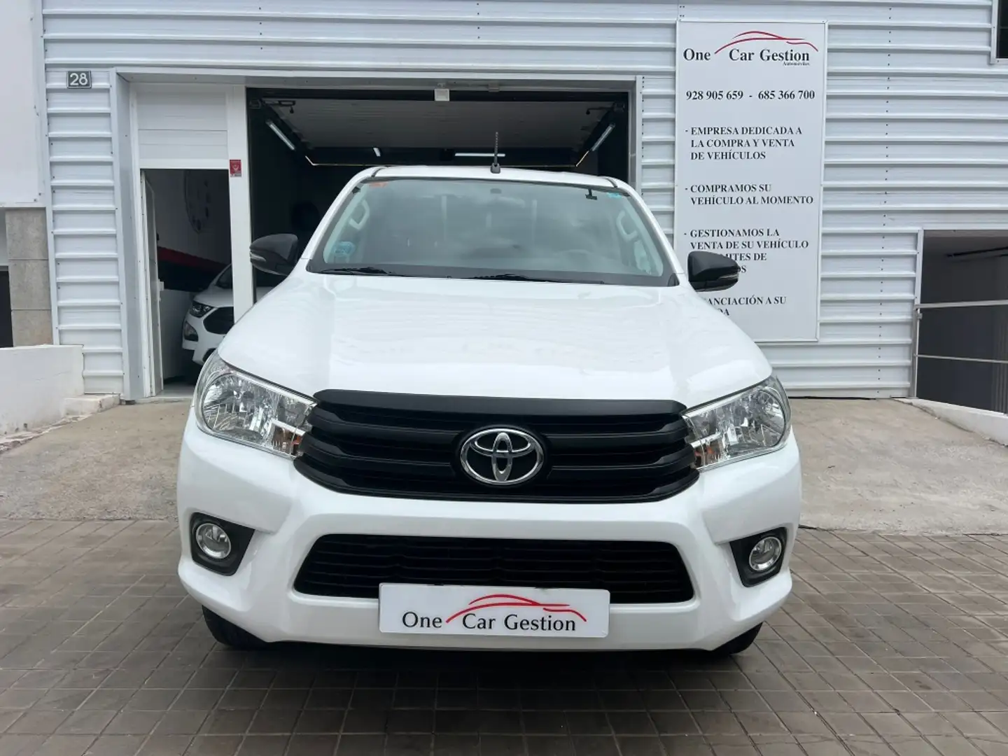 Toyota Hilux Cabina Doble GX Blanco - 2