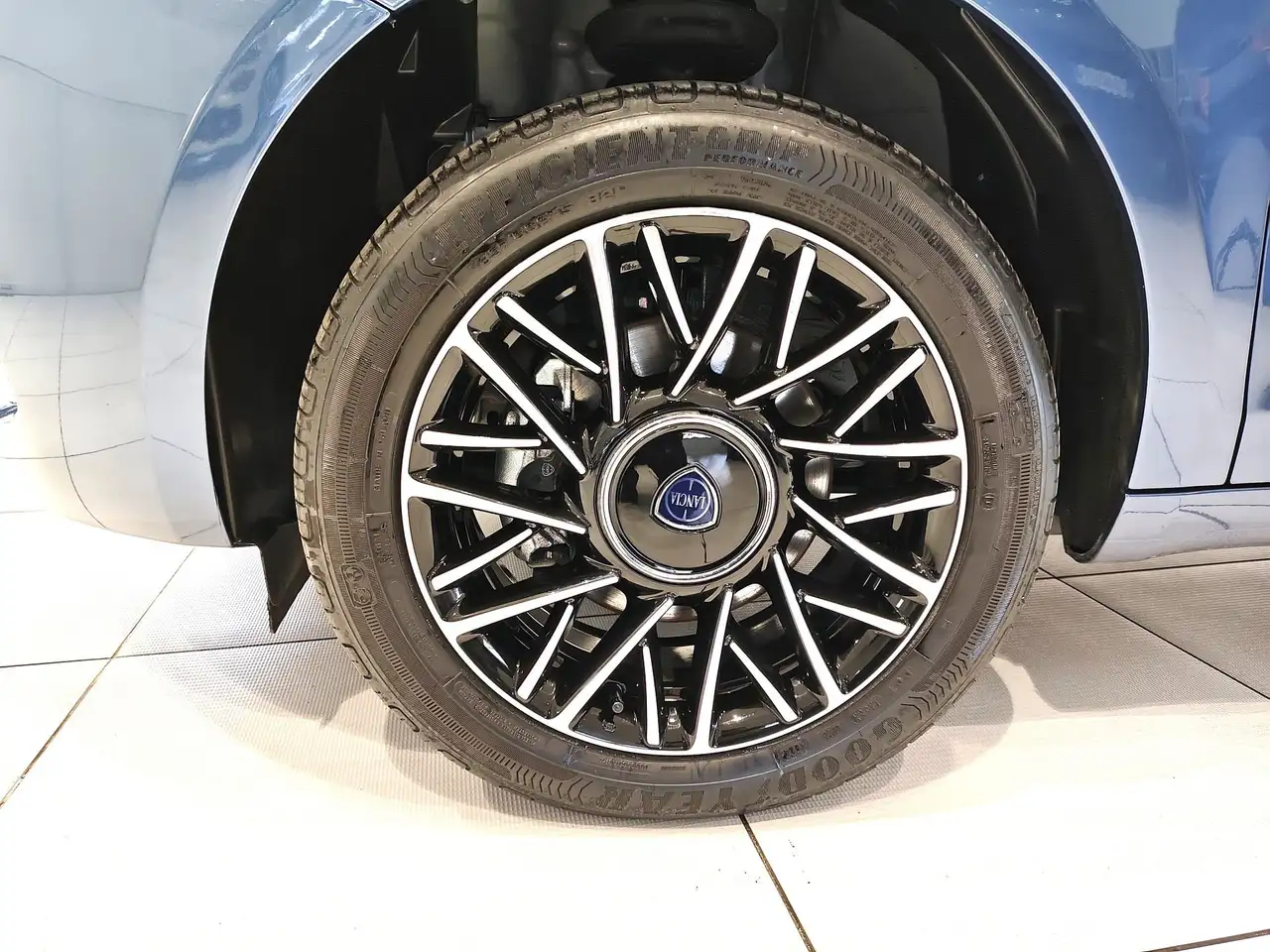 Lancia Ypsilon 2024 — фото 8