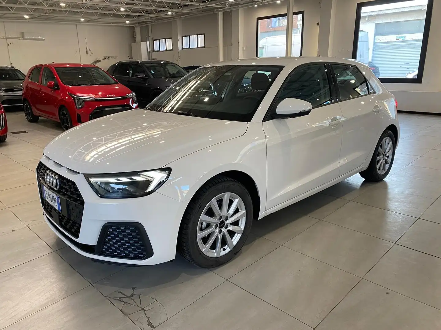 Audi A1 Sportback1.0 tfsi 95CV Business noleggio Bianco - 2