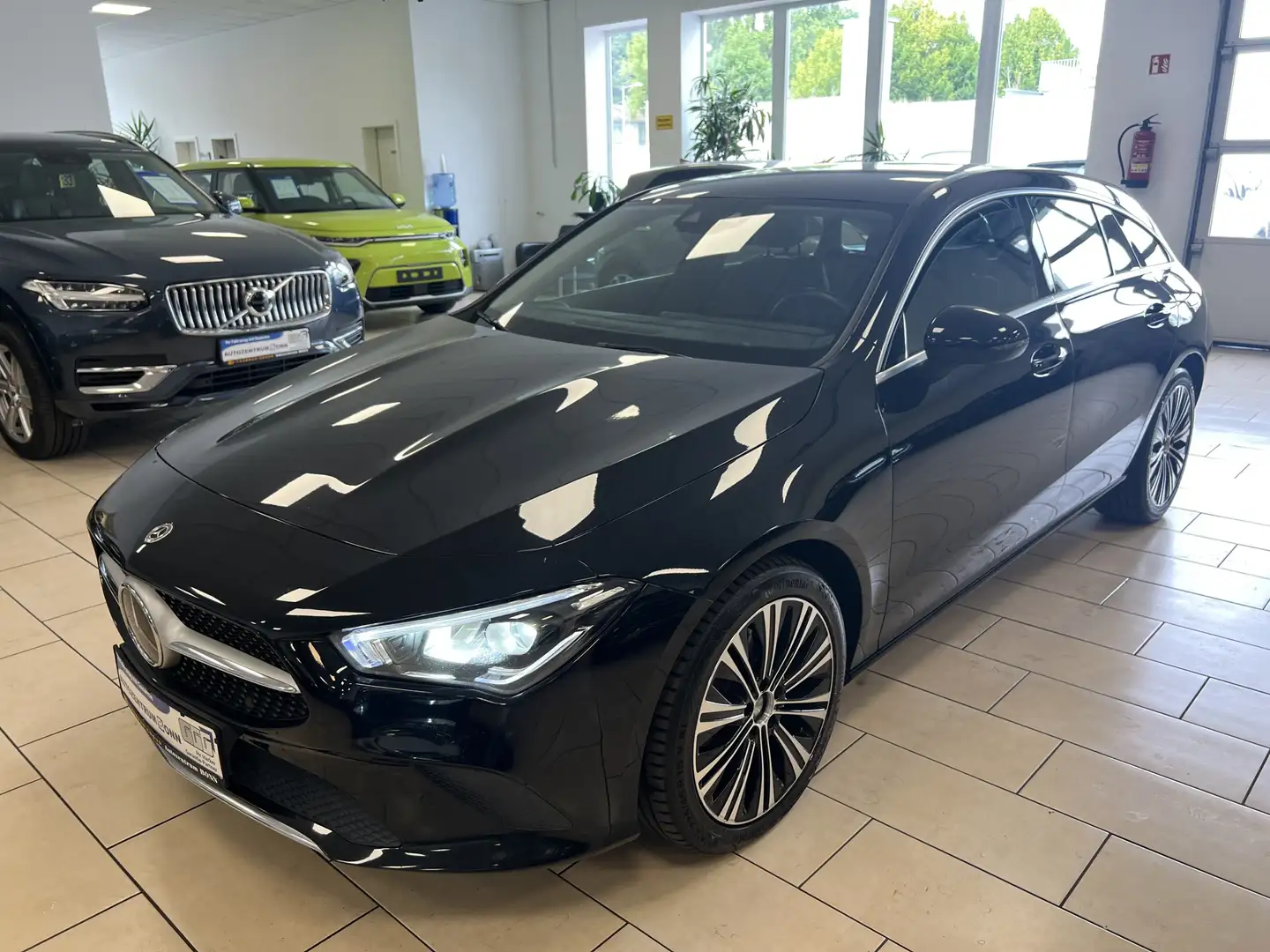 Mercedes-Benz CLA 220 4M*Leder*AHK*LED*Distr.+ Schwarz - 1