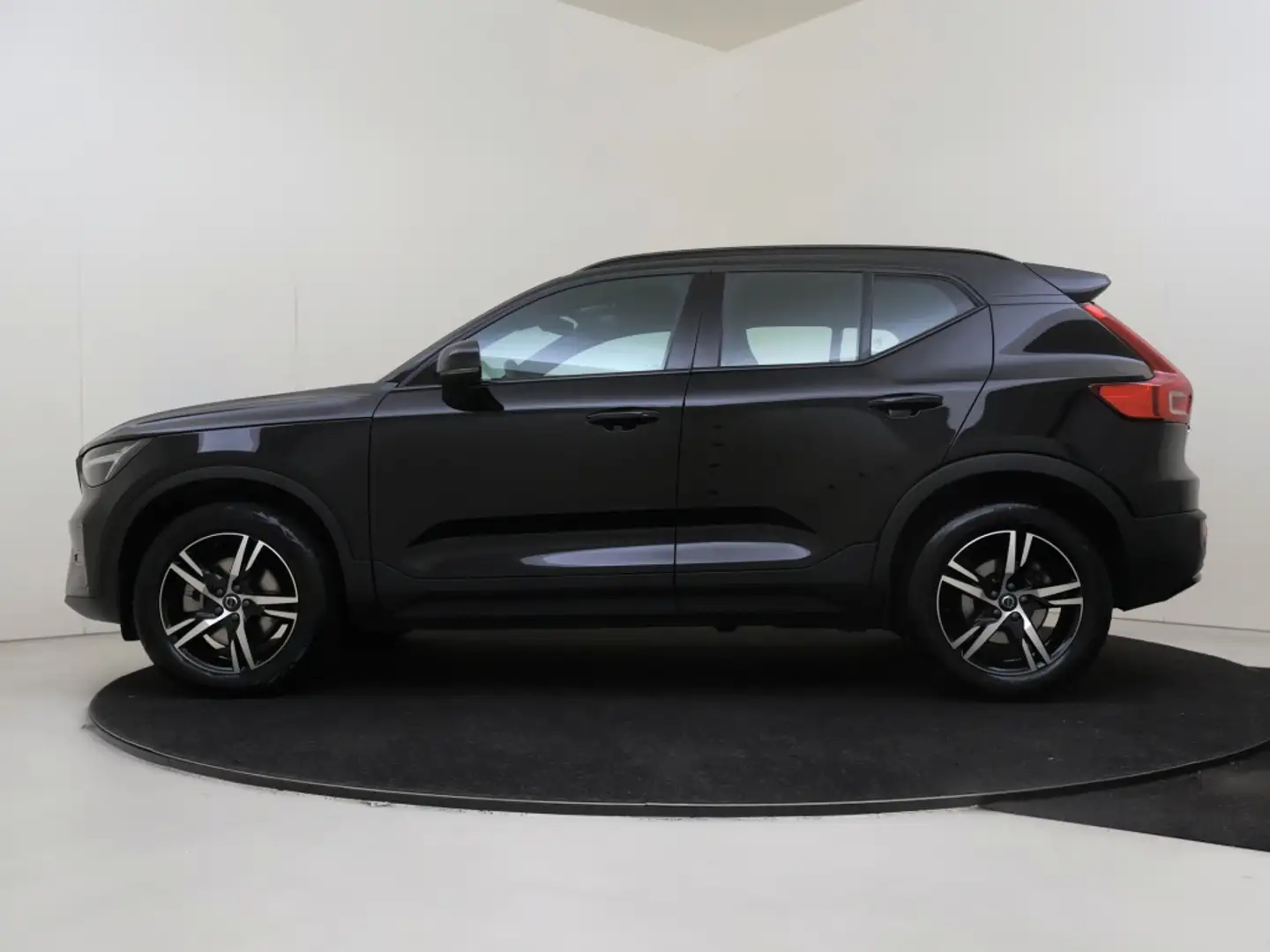 Volvo XC40 B4 Plus Dark | Trekhaak | Dodehoekdetectie | Achte Zwart - 2