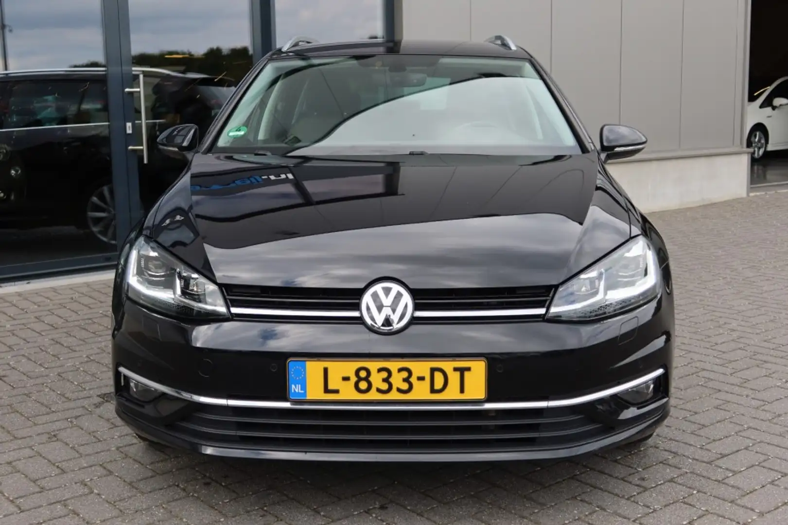 Volkswagen Golf Variant 1.5 TSI AUTOMAAT Highline Business R-Line 150pk NA Schwarz - 2