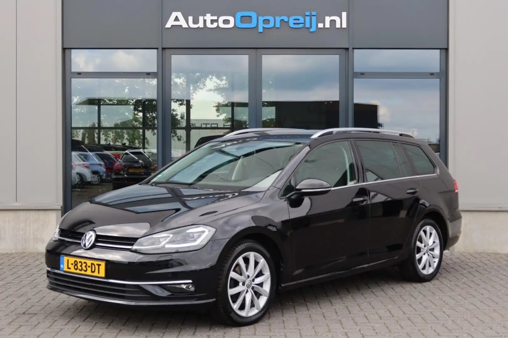 Volkswagen Golf Variant 1.5 TSI AUTOMAAT Highline Business R-Line 150pk NA Schwarz - 1