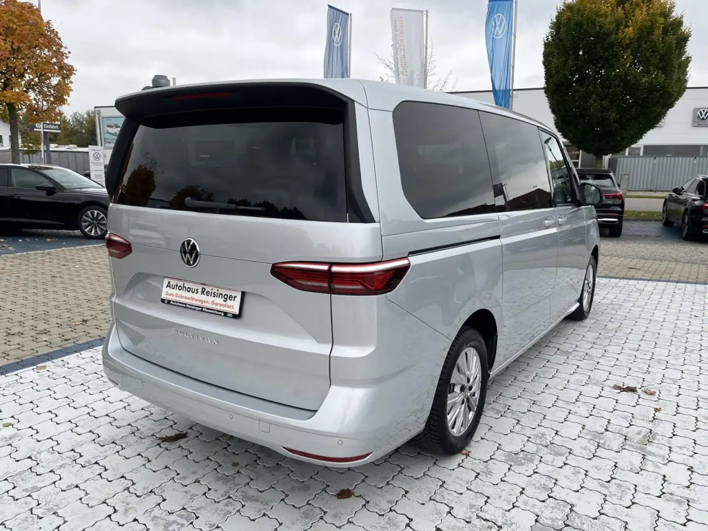 Volkswagen T7 Multivan 2.0 TDI DSG LR LIFE (AHK,ACC,Navi,Rear-View) Argento - 2