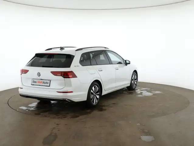 Volkswagen Golf view 4