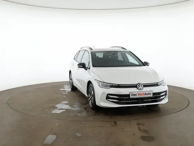 Volkswagen Golf view 2