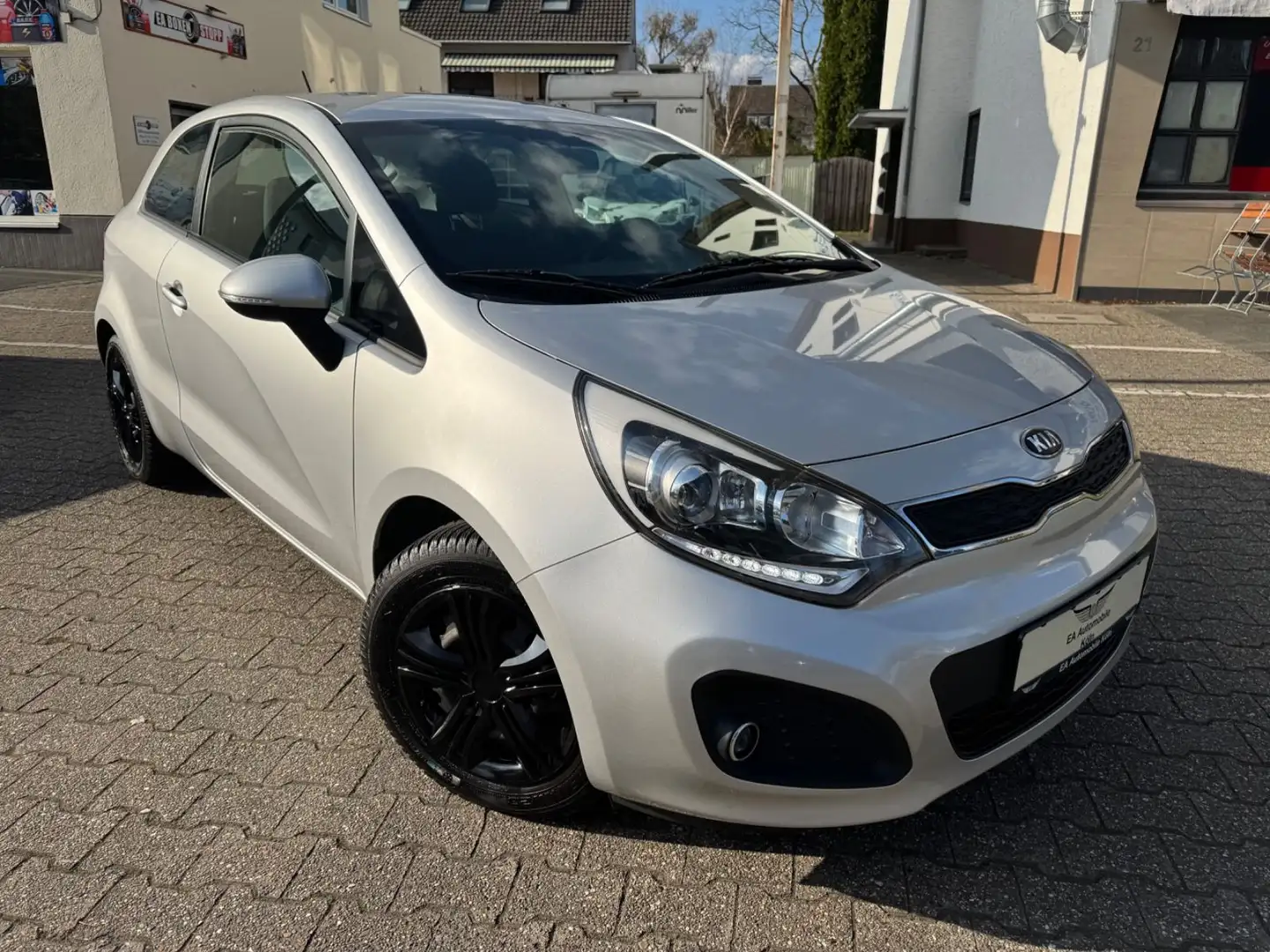 Kia Rio SPIRIT 1.4*LENKRADHEIZUNG*LED*KLIMAAUTOM*PDC Stříbrná - 2