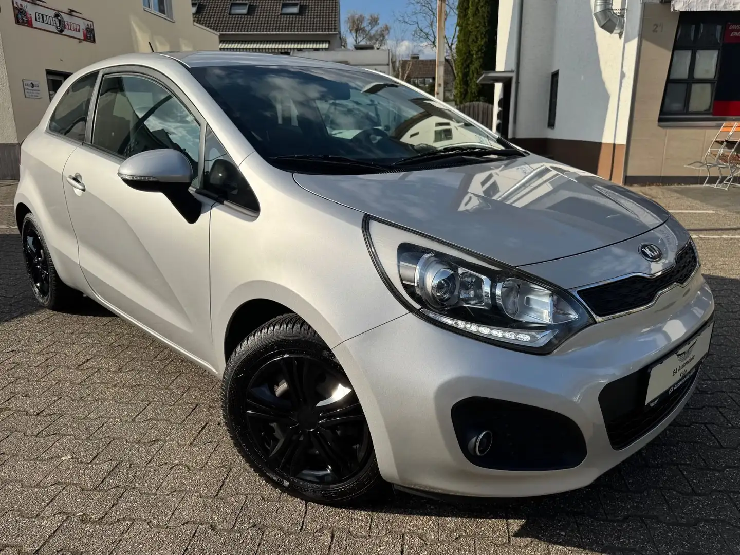 Kia Rio SPIRIT 1.4*LENKRADHEIZUNG*LED*KLIMAAUTOM*PDC Stříbrná - 1