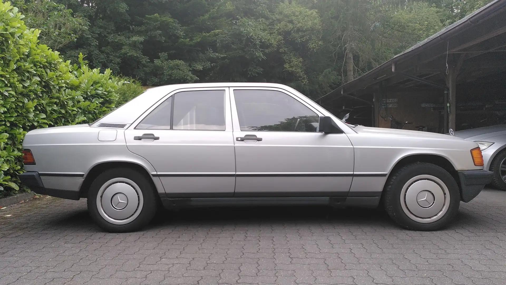 Mercedes-Benz 190 D 2.5 - 1