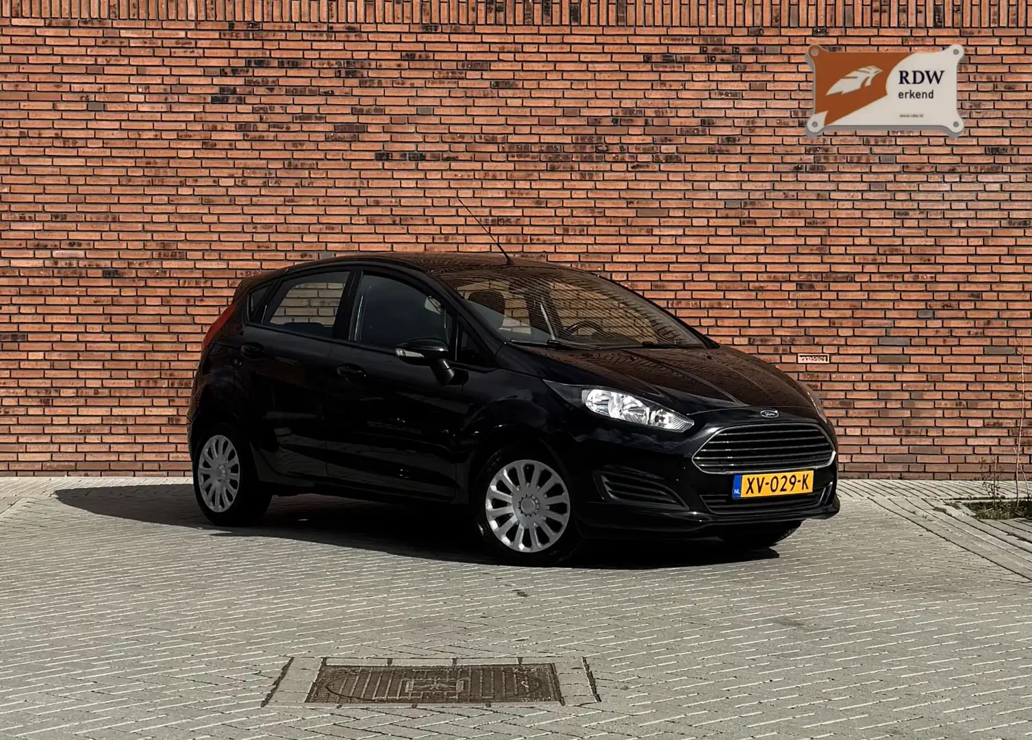 Ford Fiesta 1.0 Titanium,Stoelverw, Airco, Blueth. Isofix Schwarz - 1