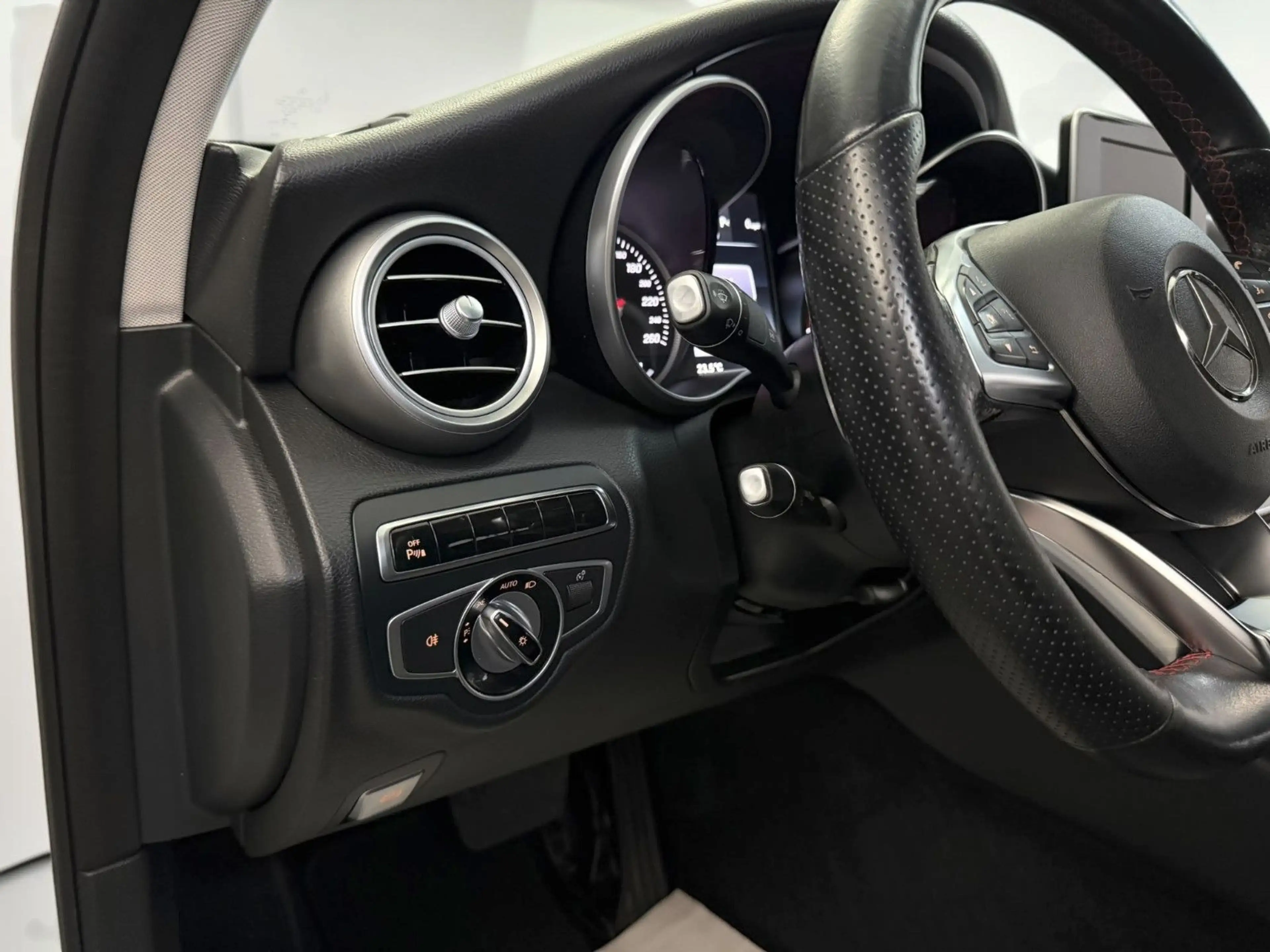 Mercedes-Benz C 400 4M*63er HECK*AIRM*KAM*NAVI*BURM*KEYLES*20Z — photo 15