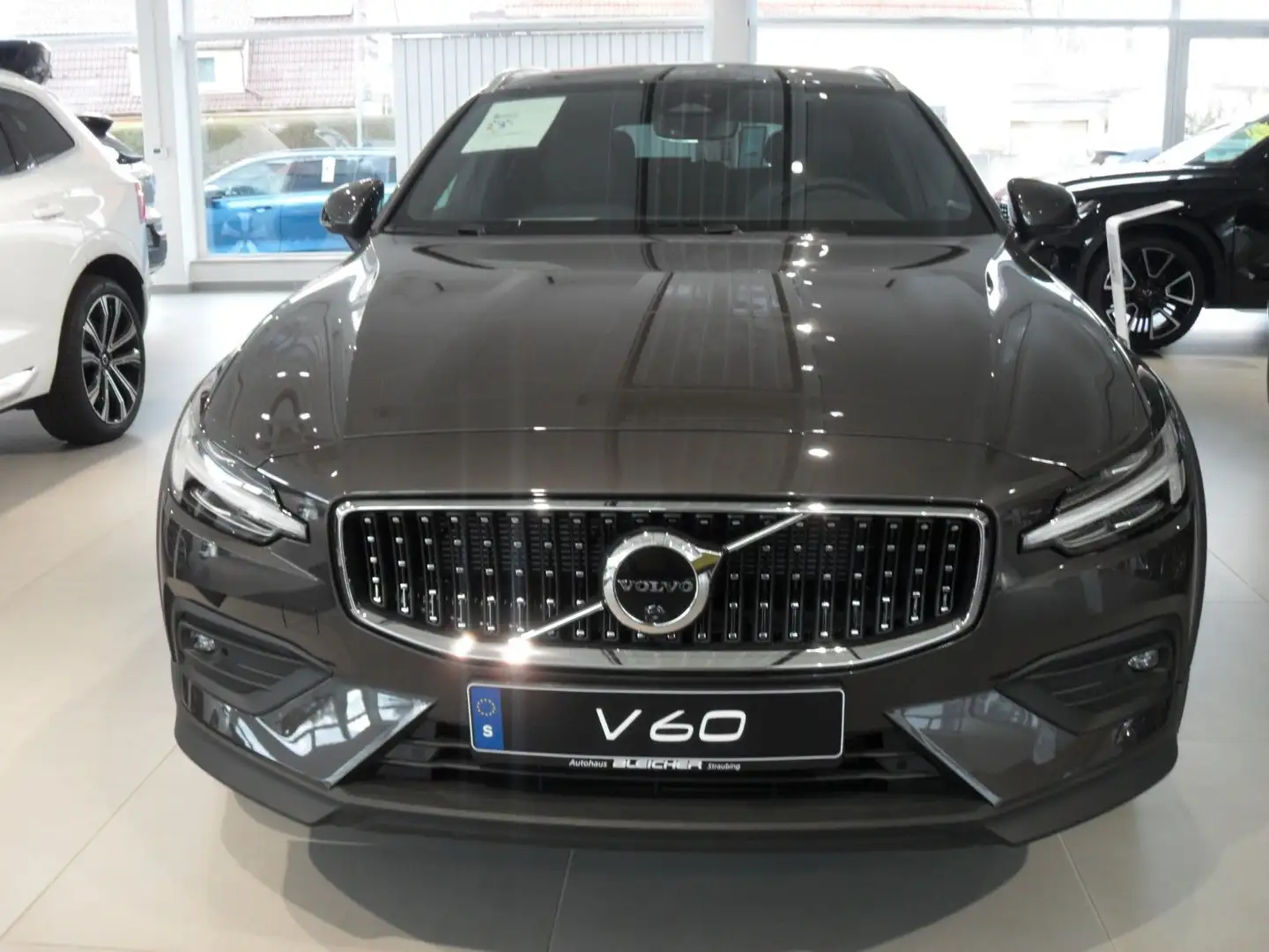 Volvo V60 Cross Country V60 B5 Cross Country Plus AWD | 360° | Schiebed. Grau - 2