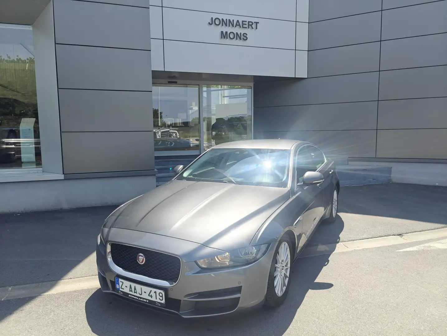 Jaguar XE prestige Gris - 1