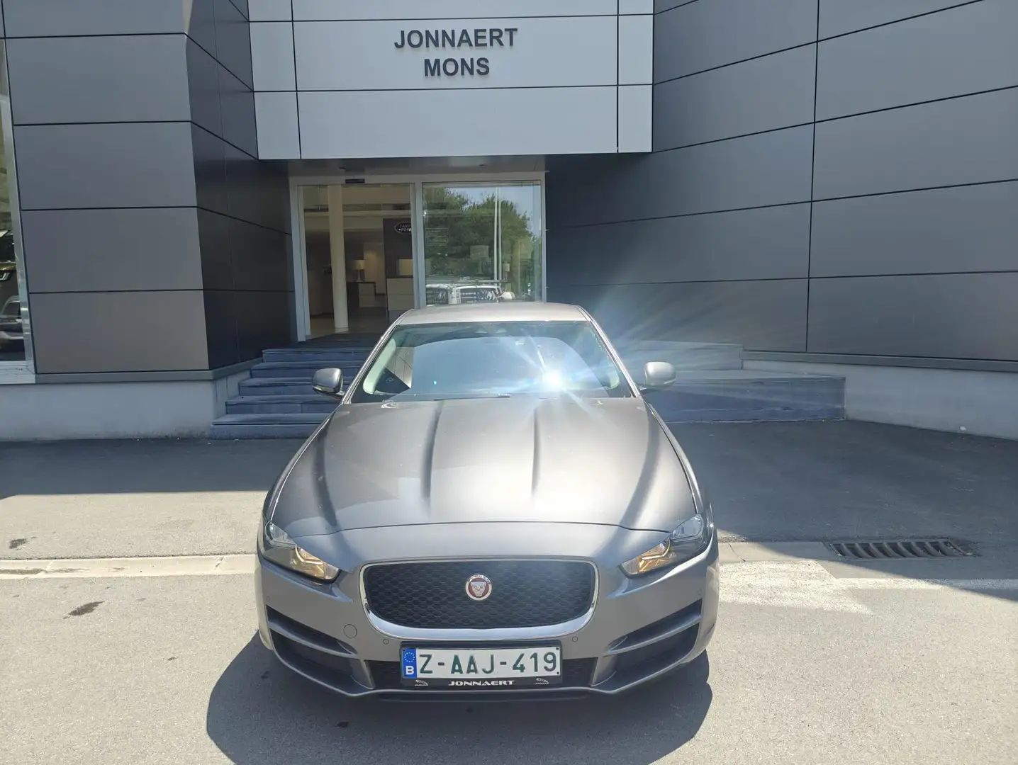 Jaguar XE prestige Gris - 2
