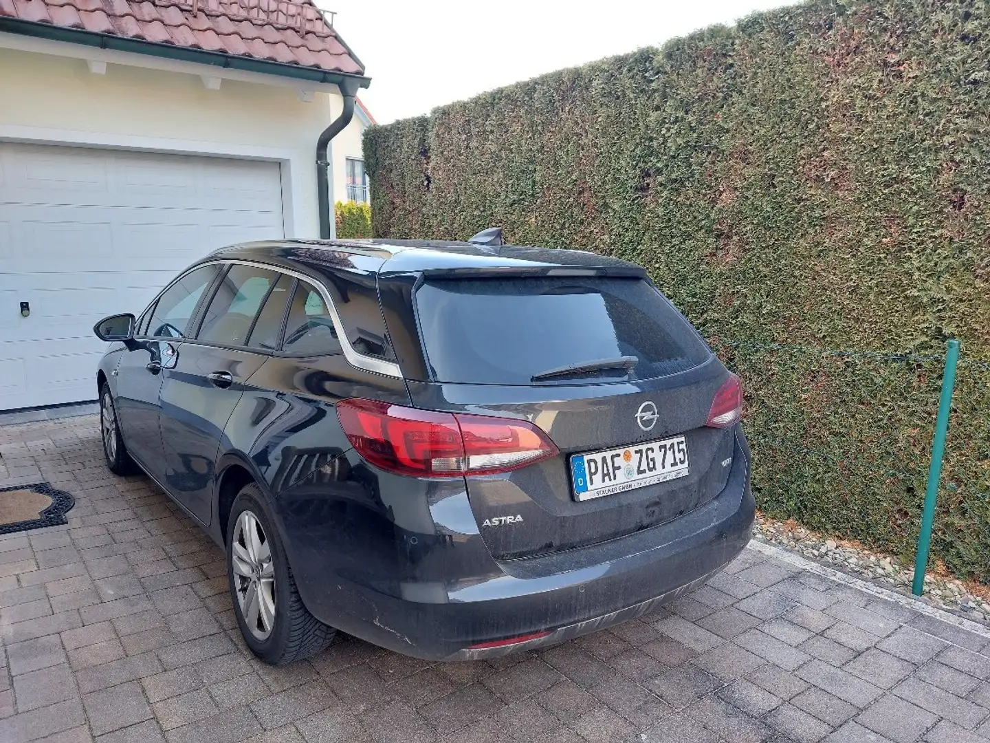 Opel Astra Astra+1.6+D+(CDTI)+Start/Stop+Sports+Tourer+Dynami Černá - 1