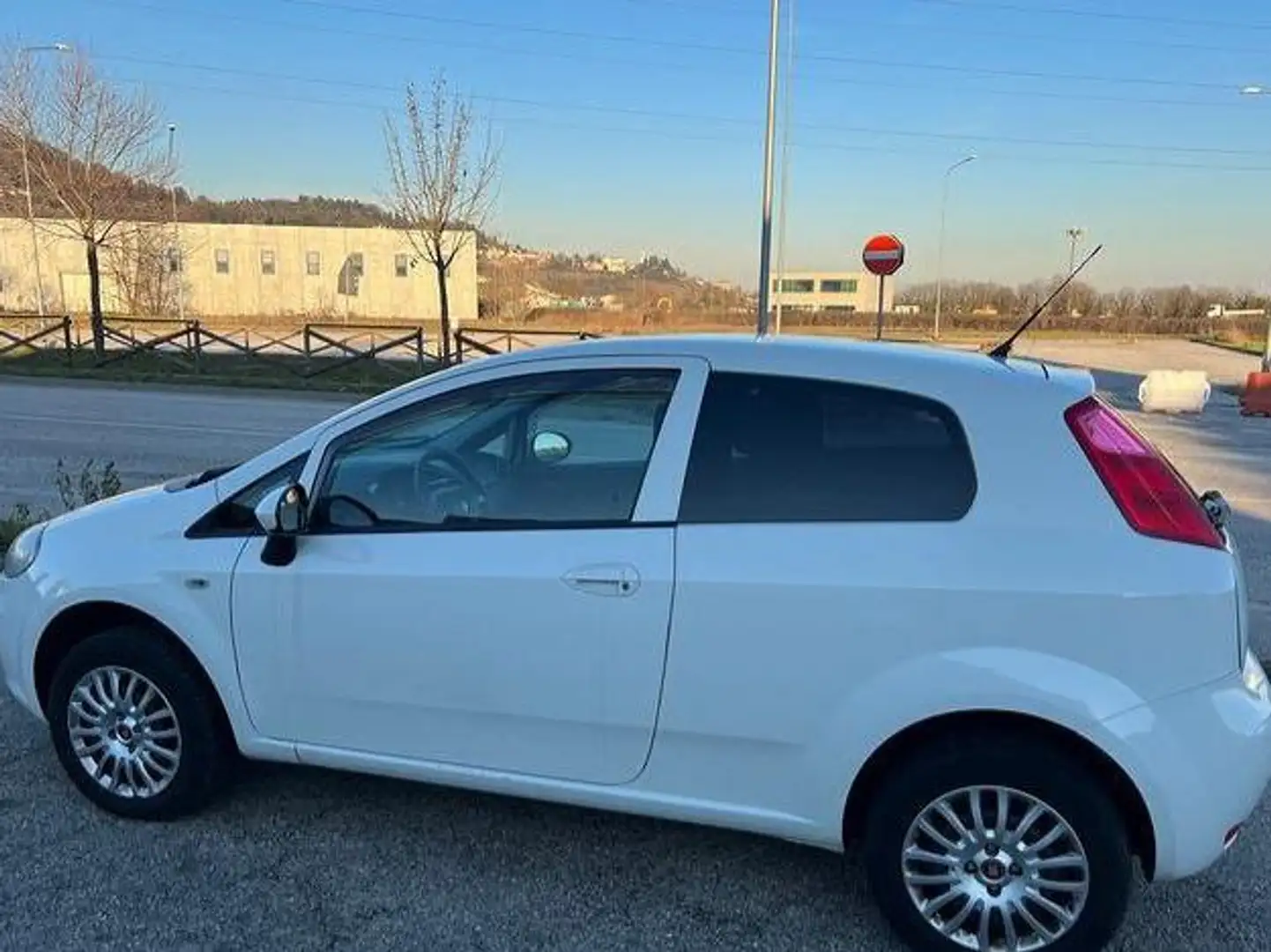 Fiat Grande Punto Grande Punto 3p 1.4 natural power Active 77cv Blanco - 1