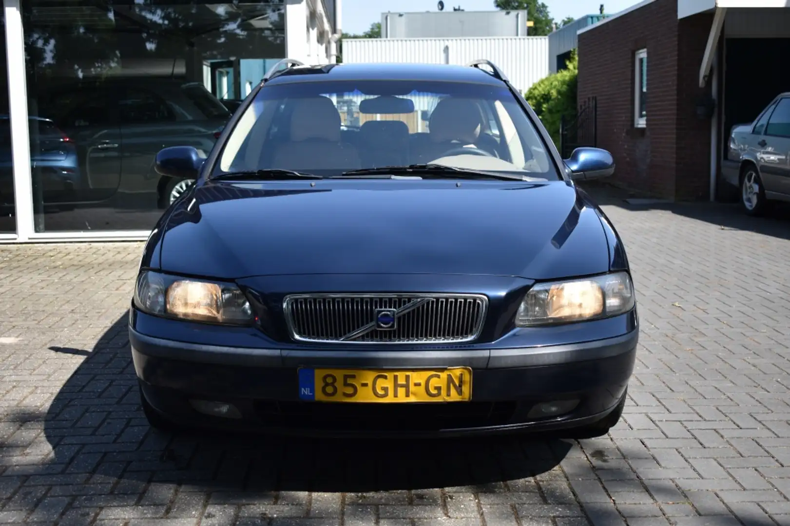 Volvo V70 2.4 T Comfort Line Bleu - 2