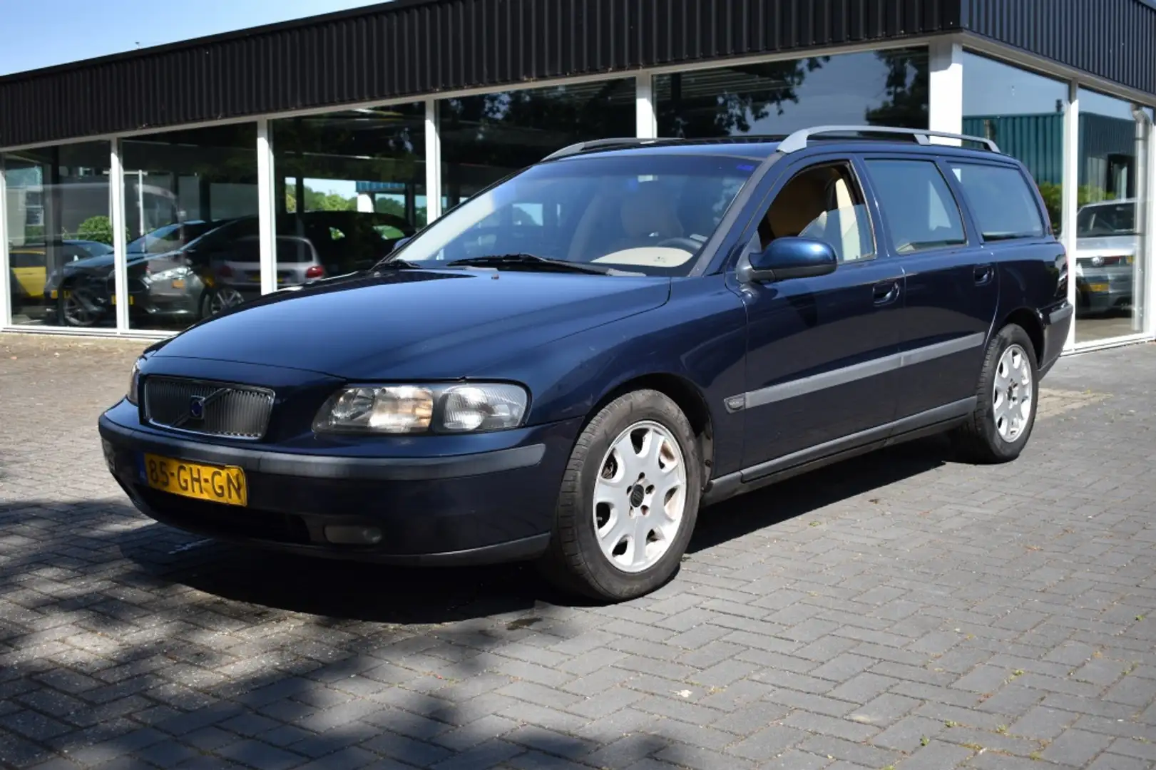 Volvo V70 2.4 T Comfort Line Bleu - 1